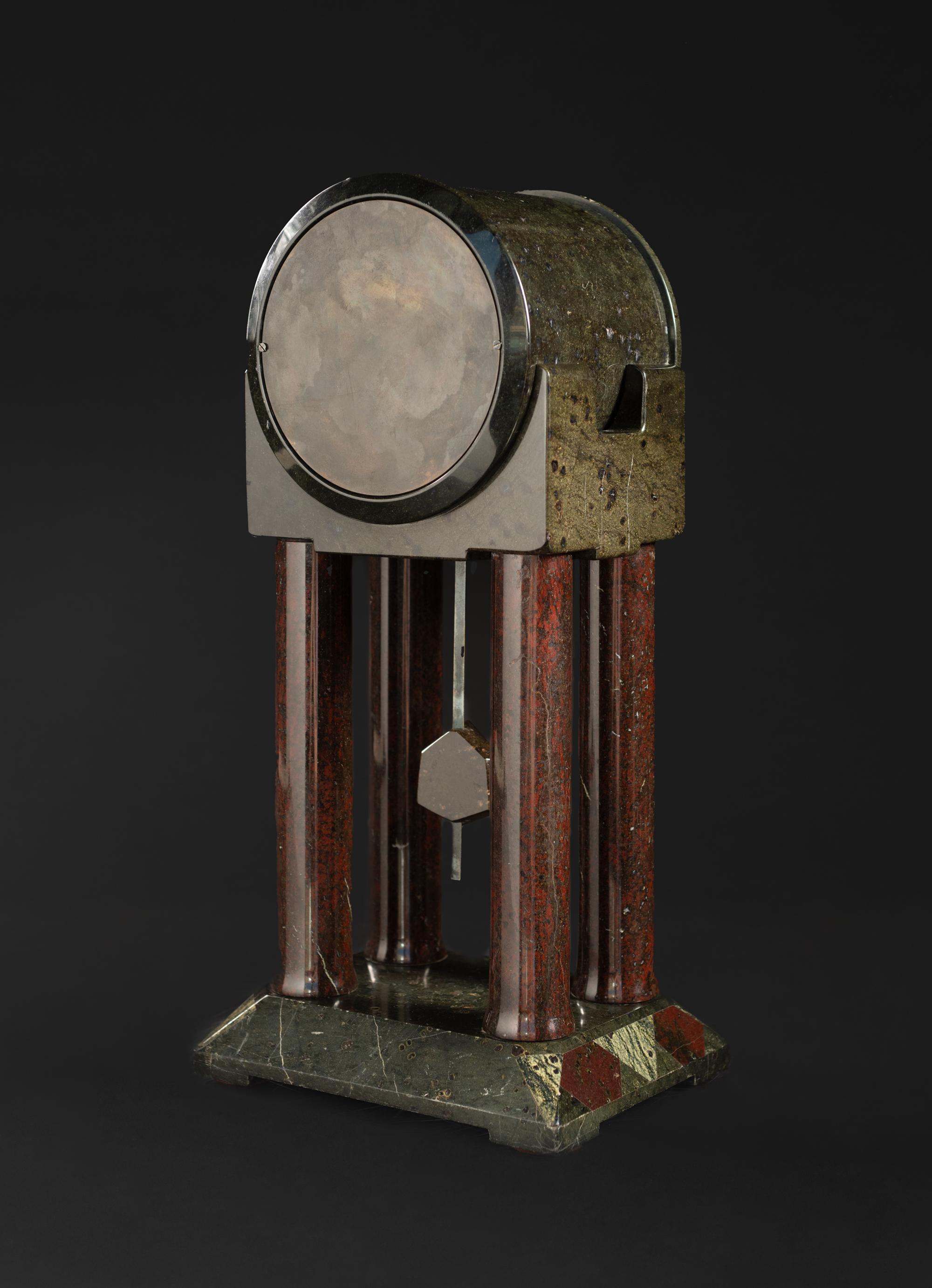 Art Nouveau Serpentine Stone Pendulum Clock by Albin Müller For Sale 1