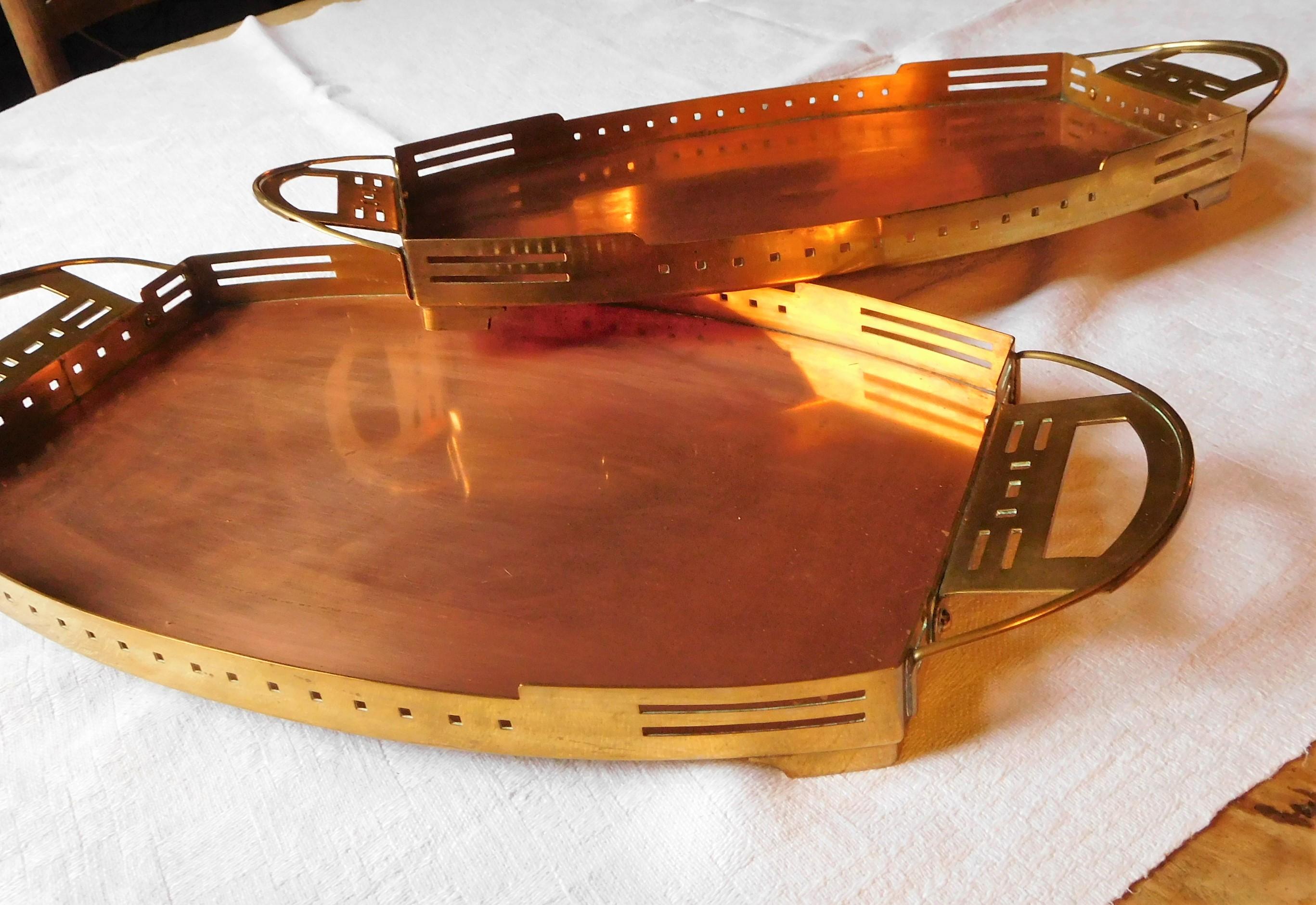 Two Art Nouveau serving-tray's from the Belgian architect and designer Gustave Serrurier-Bovy ( 1858-1910 ).
Very good condition, copper and brass.