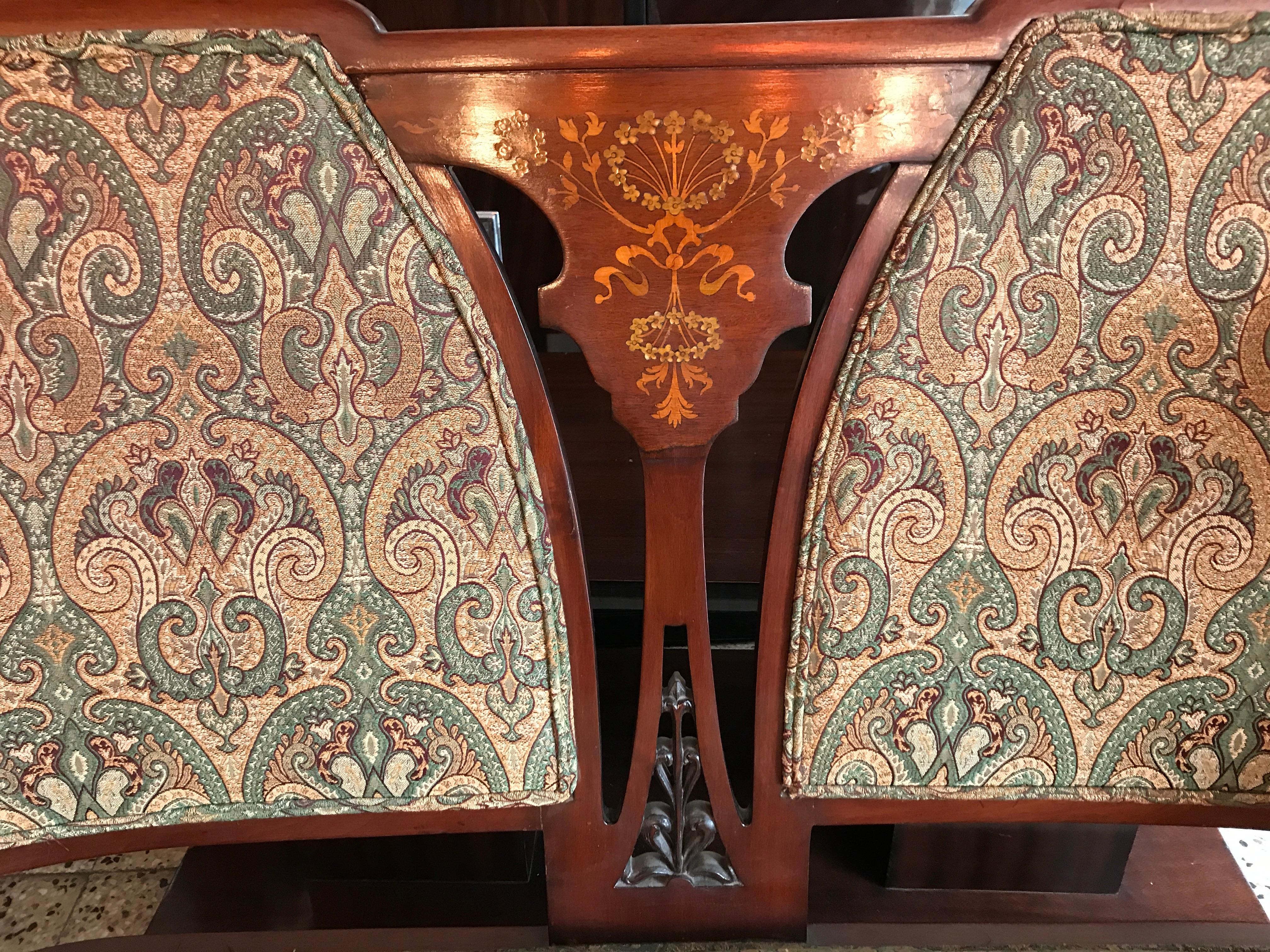 English Art Nouveau Set, 1 Sofa, 2 Armchairs, 4 Chairs, 1890, Attributed William Morris For Sale