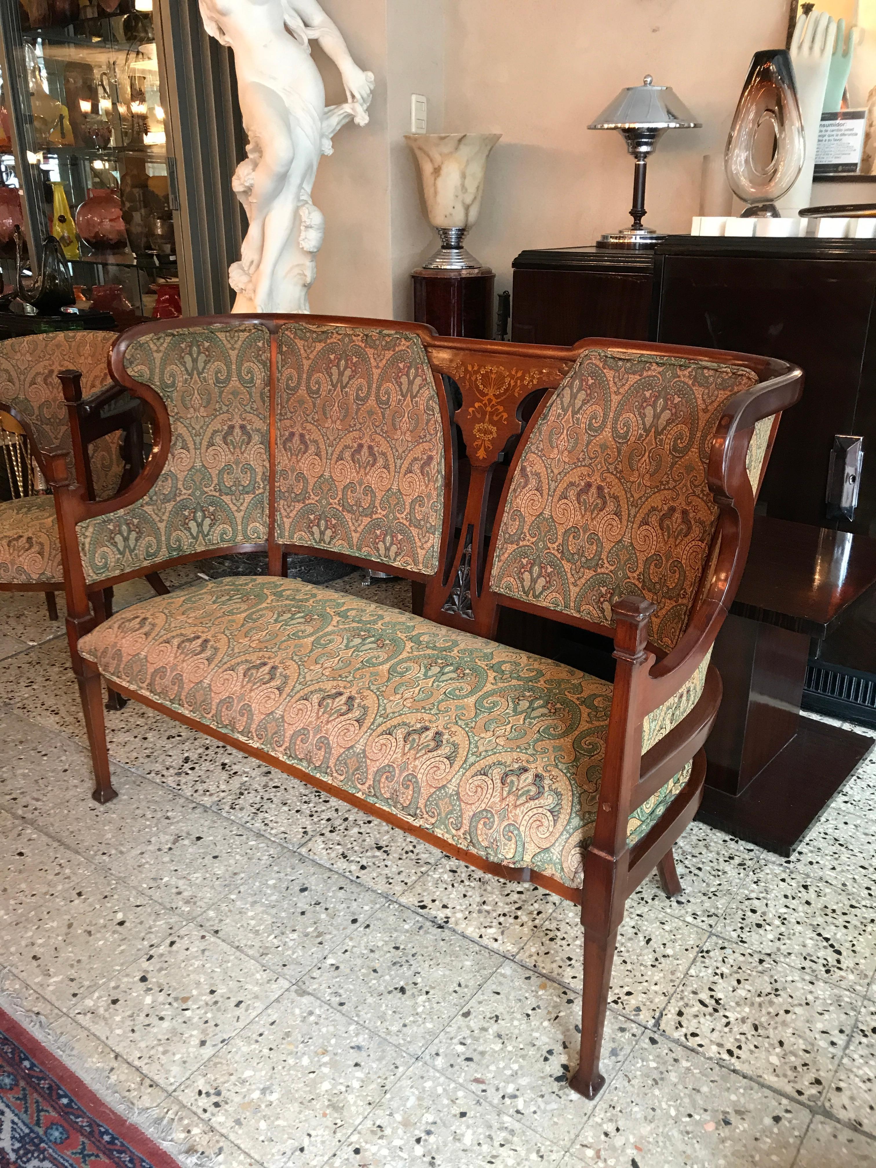Ensemble Art Nouveau, 1 canapé, 2 fauteuils, 4 chaises, 1890, attribué à William Morris Bon état - En vente à Ciudad Autónoma Buenos Aires, C