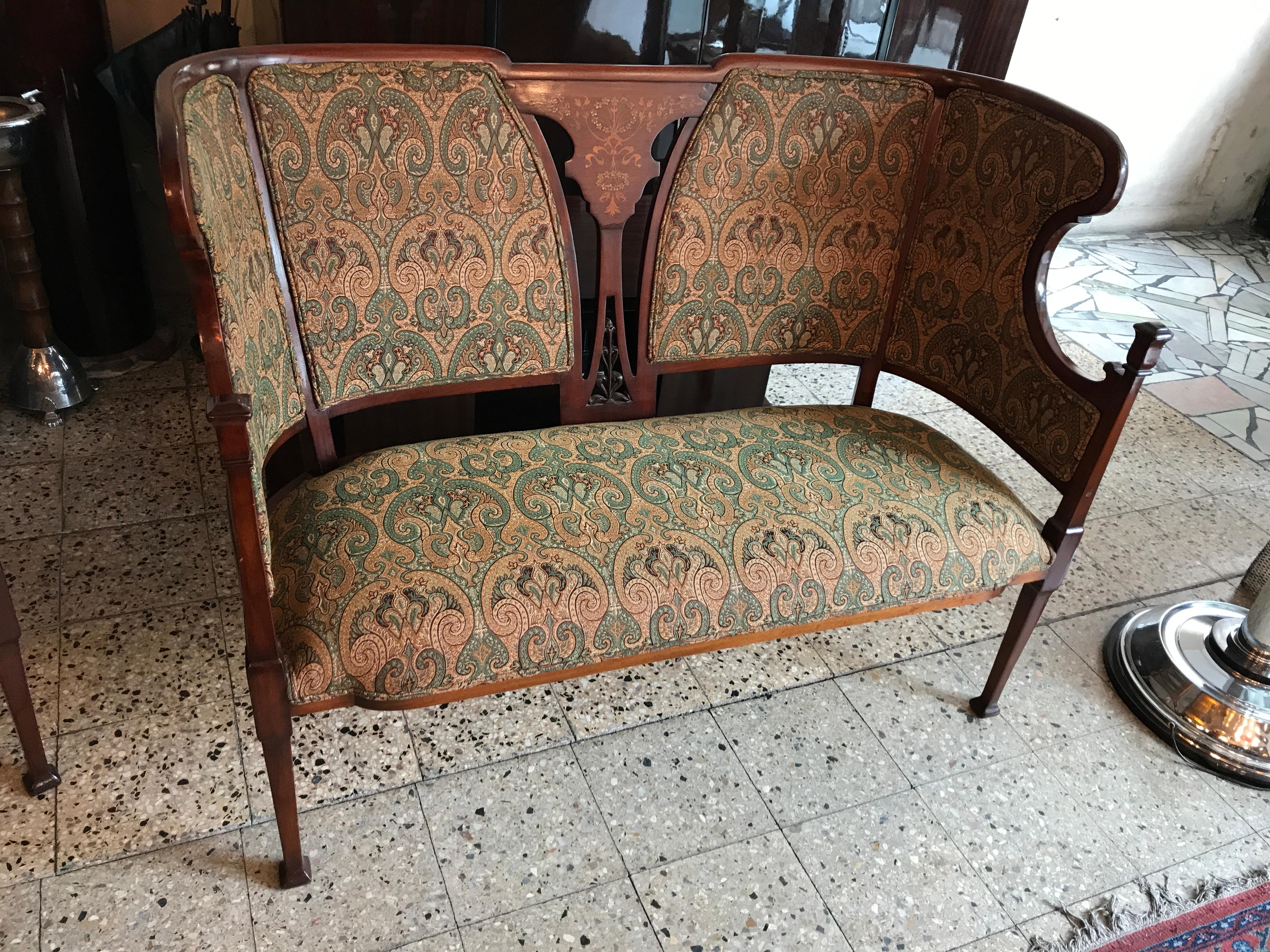 Fin du XIXe siècle Ensemble Art Nouveau, 1 canapé, 2 fauteuils, 4 chaises, 1890, attribué à William Morris en vente