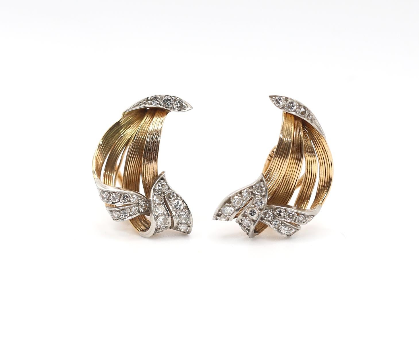 Round Cut Art Nouveau Set Earrings Brooch Diamonds Natural Motive 18K Yellow Gold, 1930 For Sale