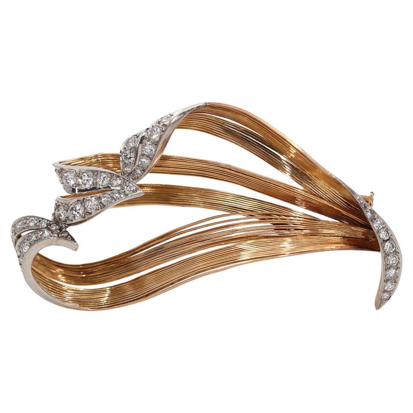 Art Nouveau Set Earrings Brooch Diamonds Natural Motive 18K Yellow Gold, 1930 In Good Condition For Sale In Herzelia, Tel Aviv