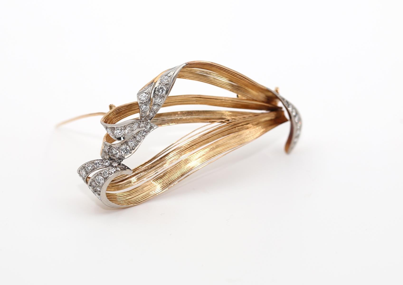 Art Nouveau Set Earrings Brooch Diamonds Natural Motive 18K Yellow Gold, 1930 For Sale 3