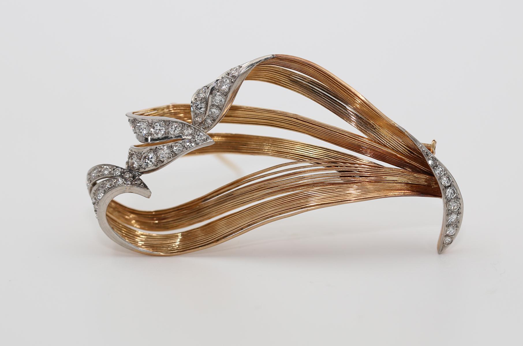 Art Nouveau Set Earrings Brooch Diamonds Natural Motive 18K Yellow Gold, 1930 For Sale 4