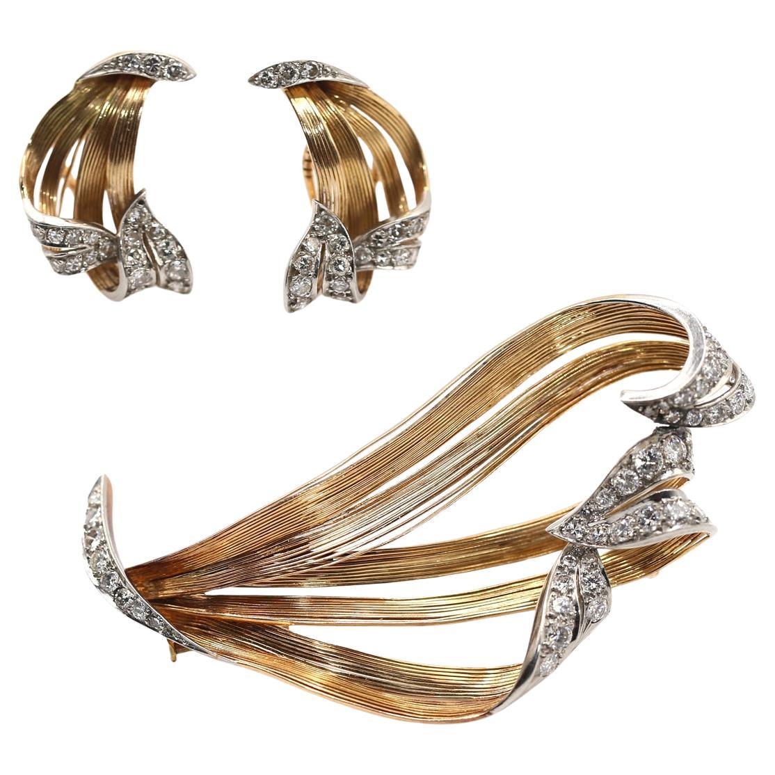 Art Nouveau Set Earrings Brooch Diamonds Natural Motive 18K Yellow Gold, 1930 For Sale