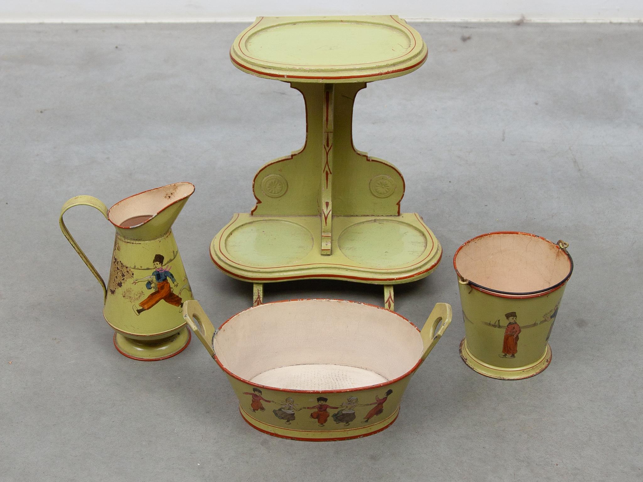 Ensemble de jouets pour enfants Art nouveau en vente 4