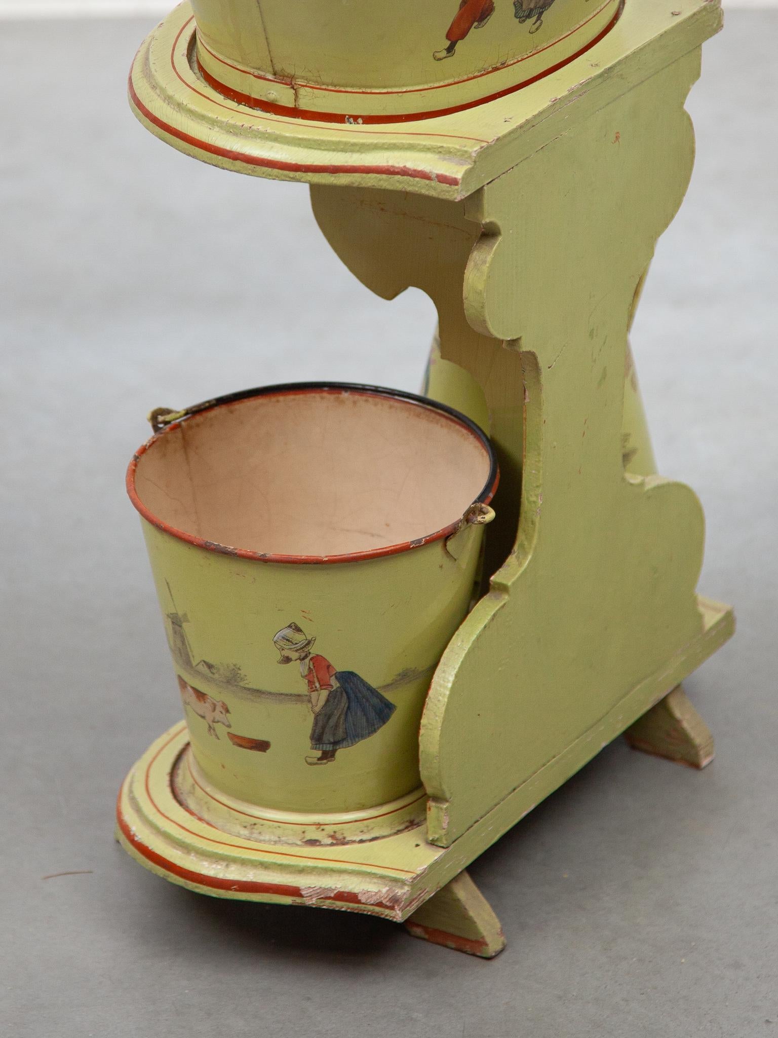 Ensemble de jouets pour enfants Art nouveau en vente 1