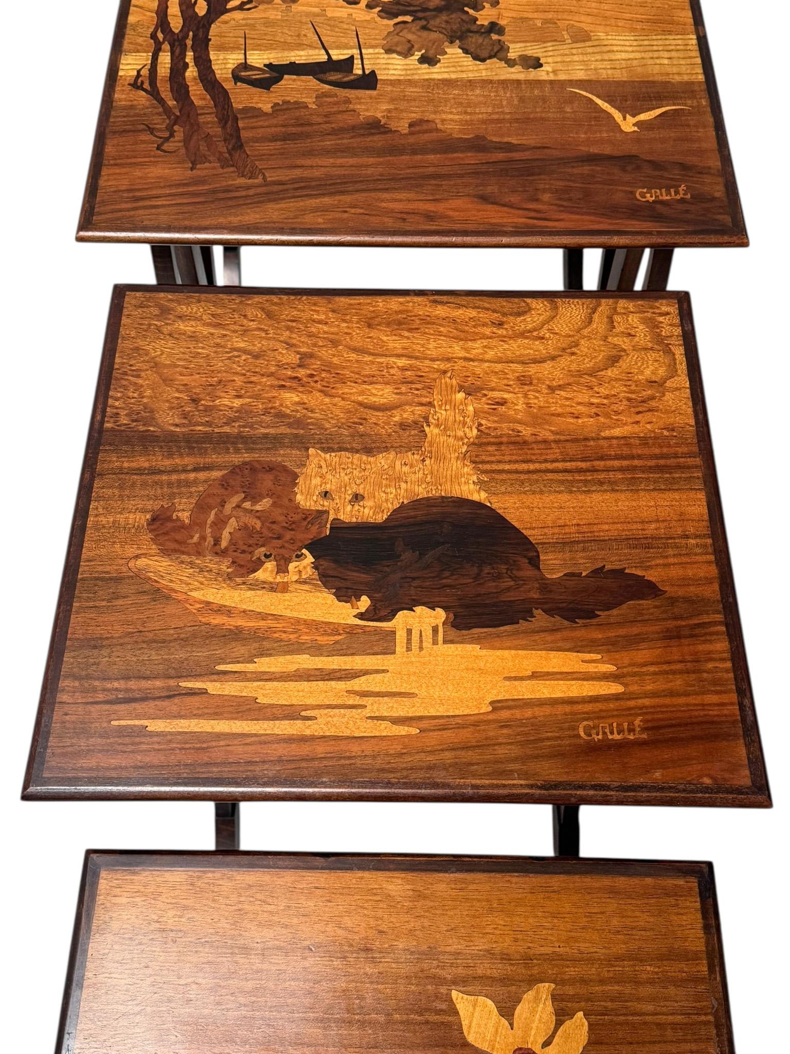 Juego de cuatro mesas nido Art Nouveau de Emile Galle Nancy Francia, 1900 en venta 3