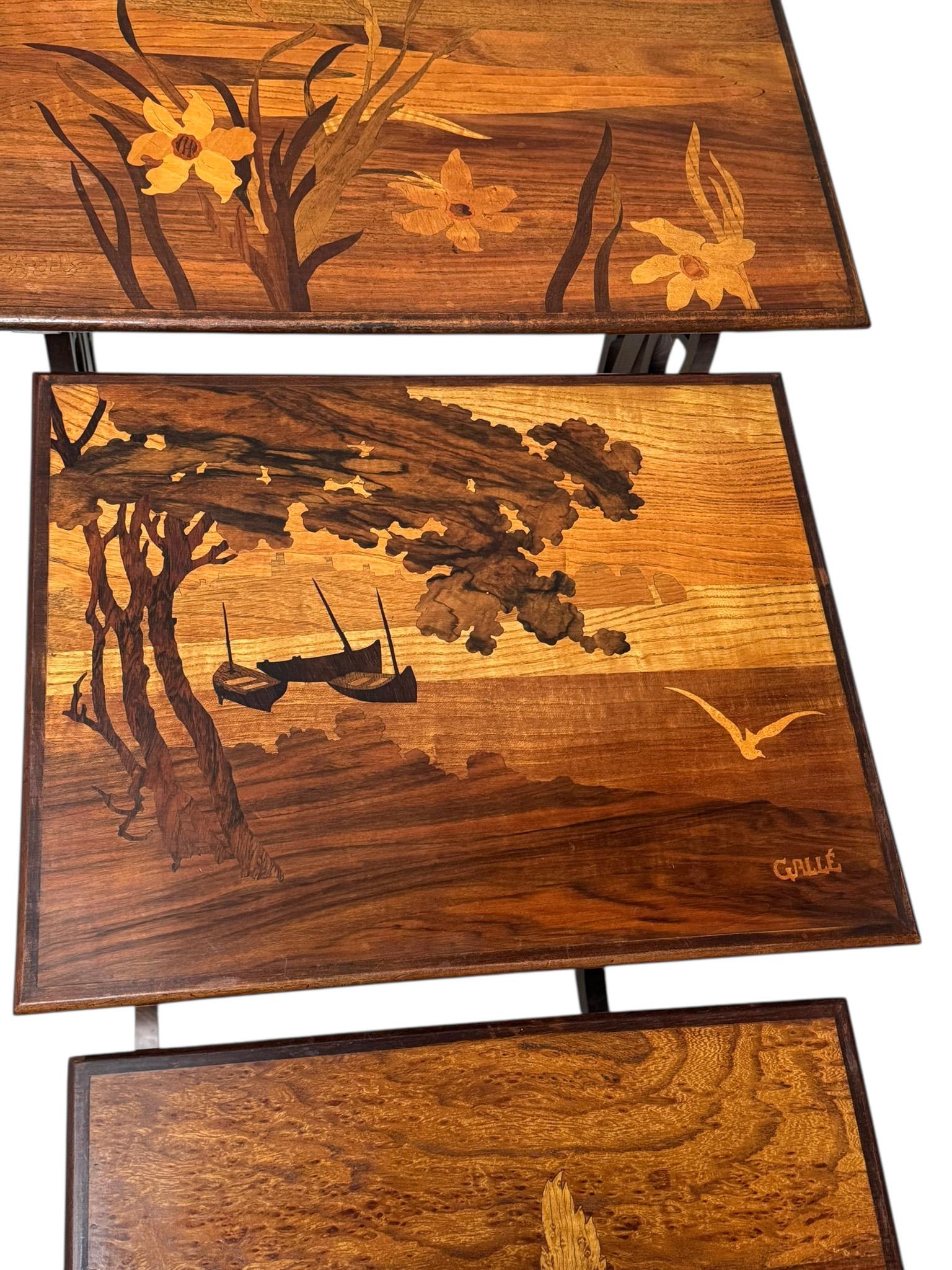 Juego de cuatro mesas nido Art Nouveau de Emile Galle Nancy Francia, 1900 en venta 5