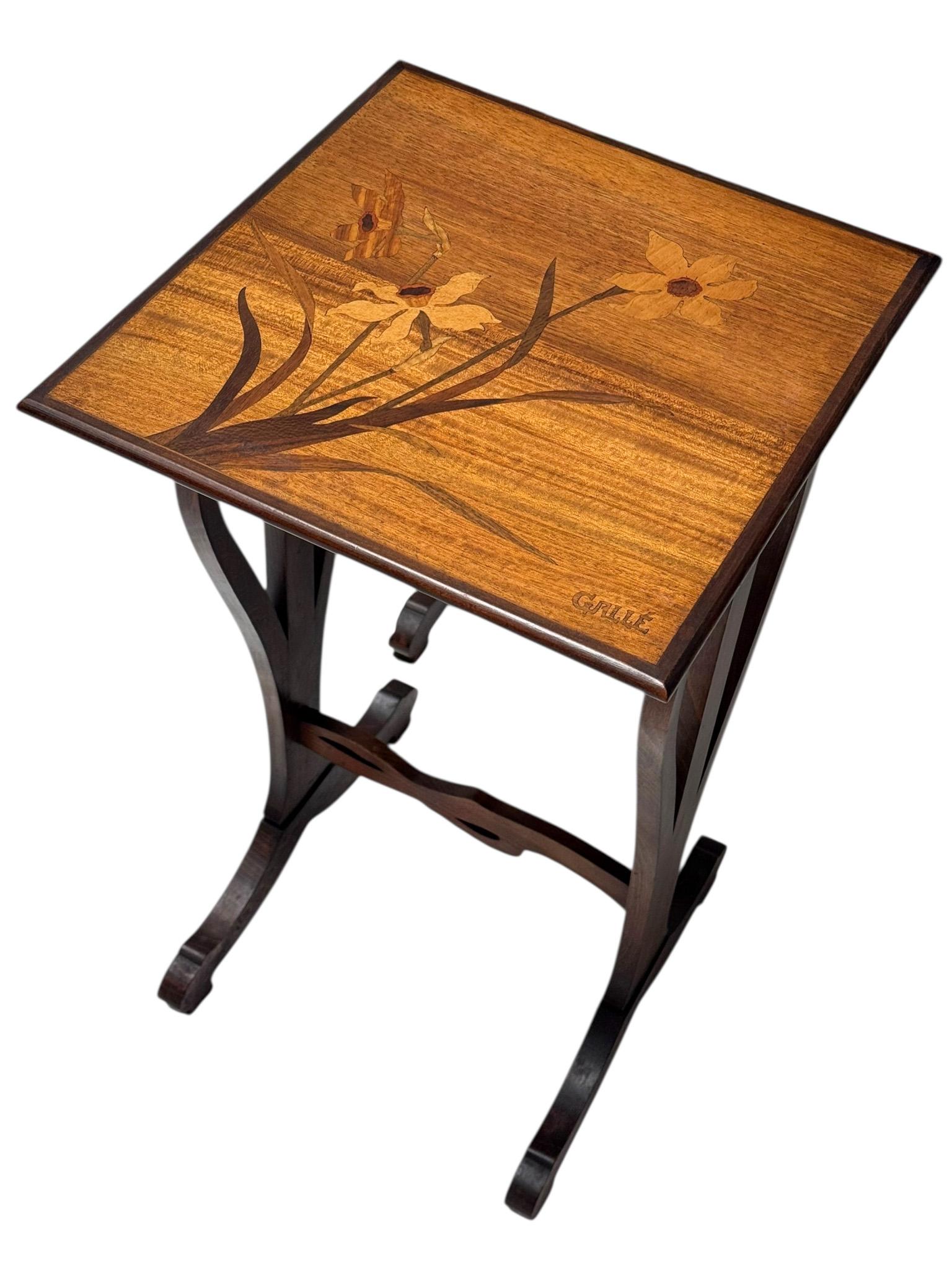 Juego de cuatro mesas nido Art Nouveau de Emile Galle Nancy Francia, 1900 en venta 9