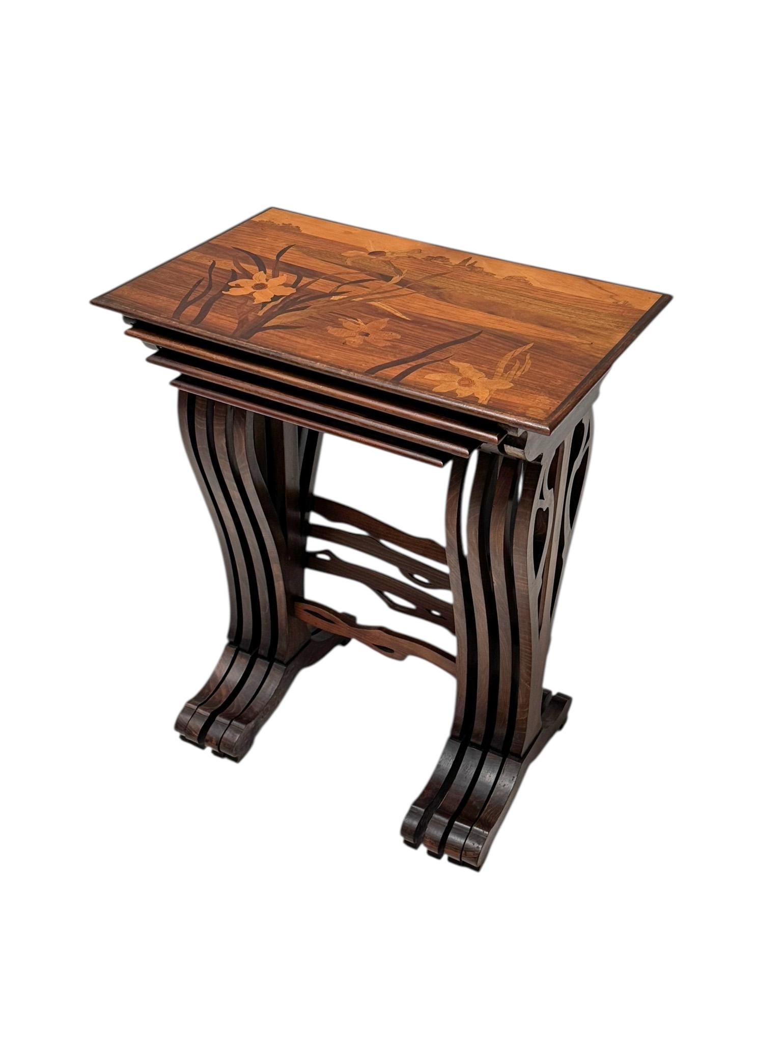 Juego de cuatro mesas nido Art Nouveau de Emile Galle Nancy Francia, 1900 Francés en venta