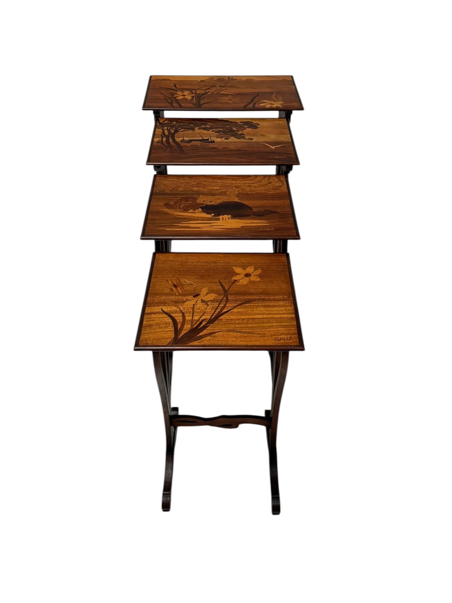 Juego de cuatro mesas nido Art Nouveau de Emile Galle Nancy Francia, 1900 Haya en venta