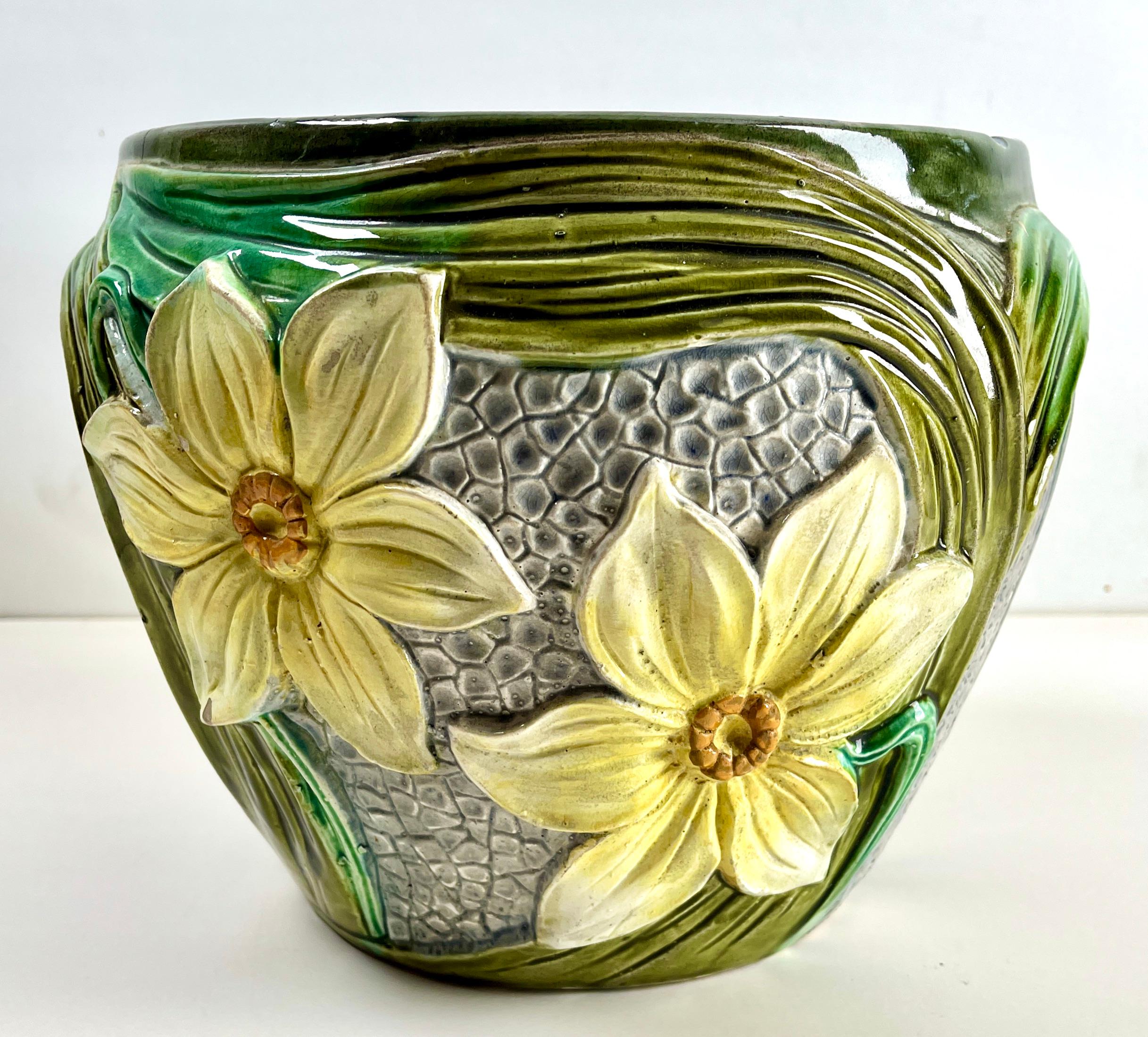 Brilliant handmade hand-glazed Art Nouveau planter jardinière, 1930.

Handmade and hand-glazed in brilliant colored details.
Made in Belgium
Art Nouveau period 1930 fine quality.
The pieces are in Good condition and a real beauty.

One vase