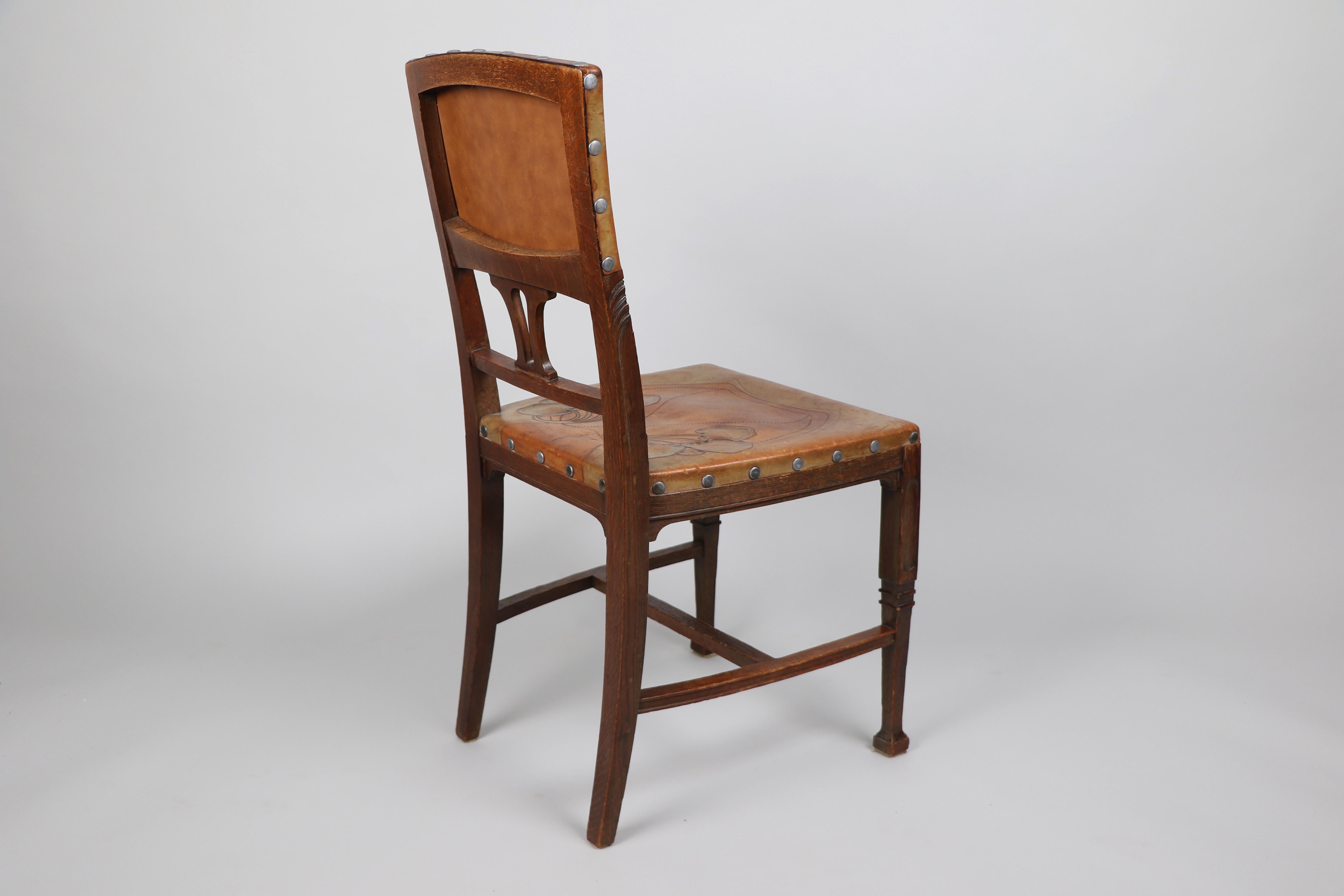 Juego de seis sillas Art Nouveau de roble macizo. Viena, c. 1910. en venta 7