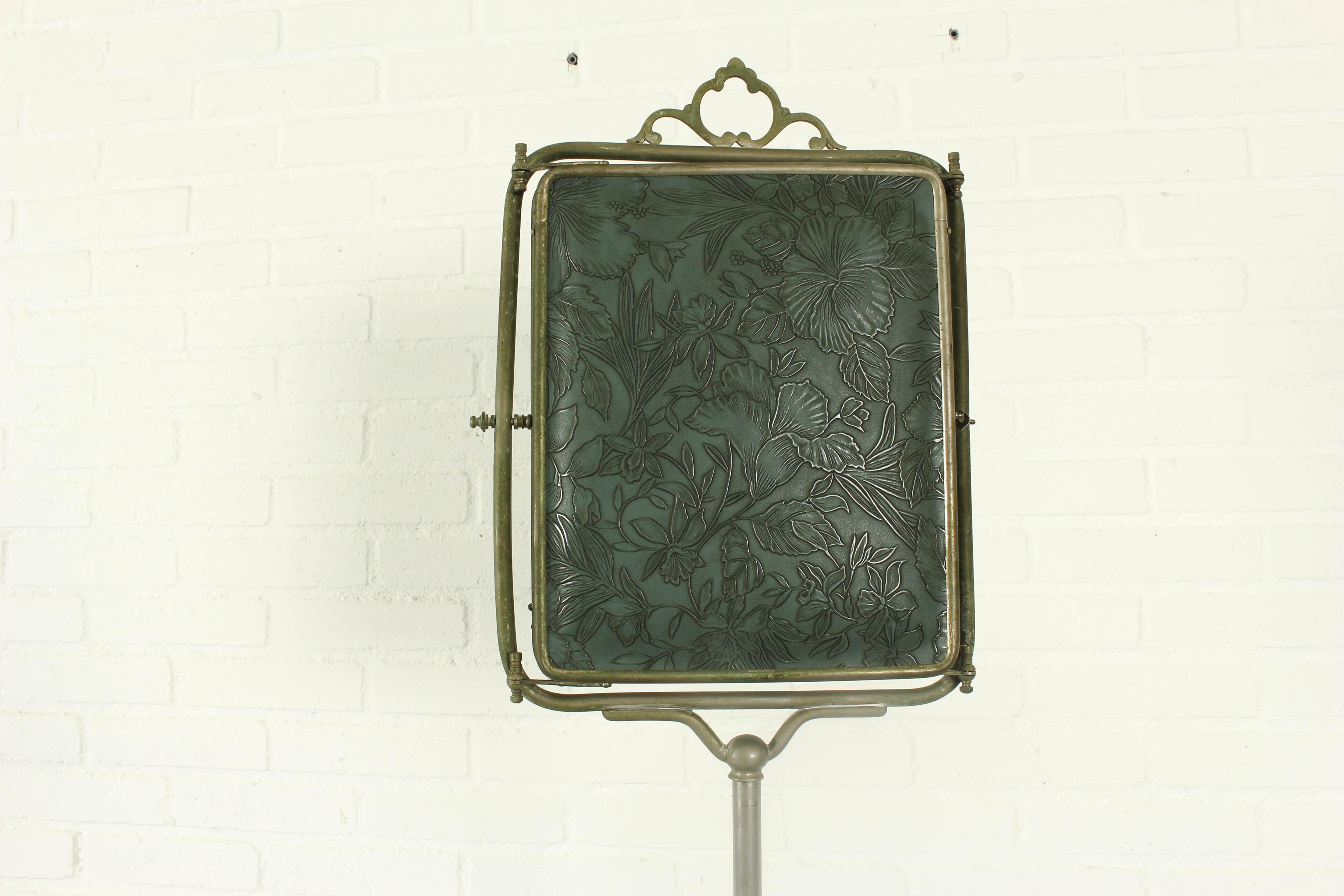 Art Nouveau Shaving Stand Three Fold Barber Mirror, 1920s For Sale 7
