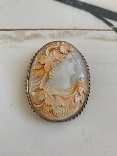 Art Nouveau Shell Cameo 14 Karat Gold Brooch Pendant