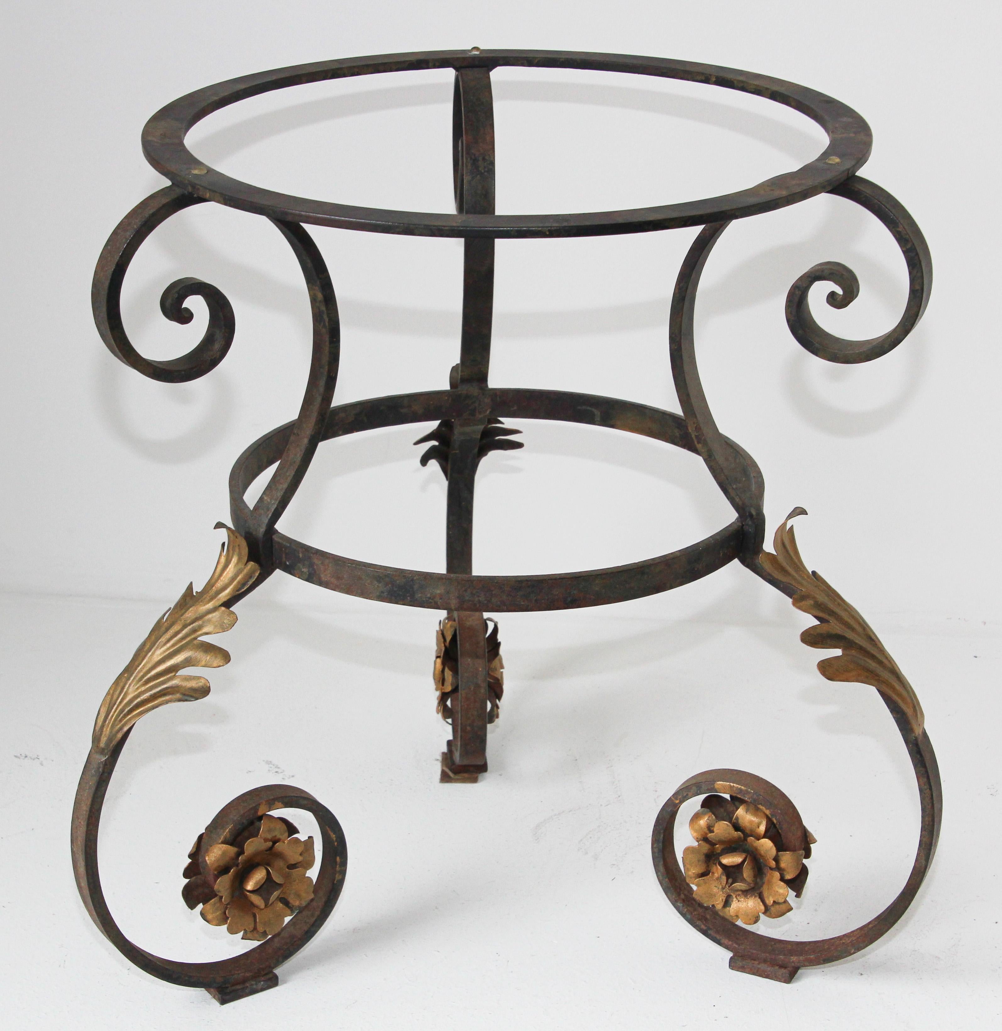 Hand forged Italian Art Nouveau style glass top table with iron frame and gilt metal flowers.
Hand forged Italian Art Nouveau style glass top table with iron frame and gilt metal flowers. Circa 1930s Italian round glass top table has a curvy iron