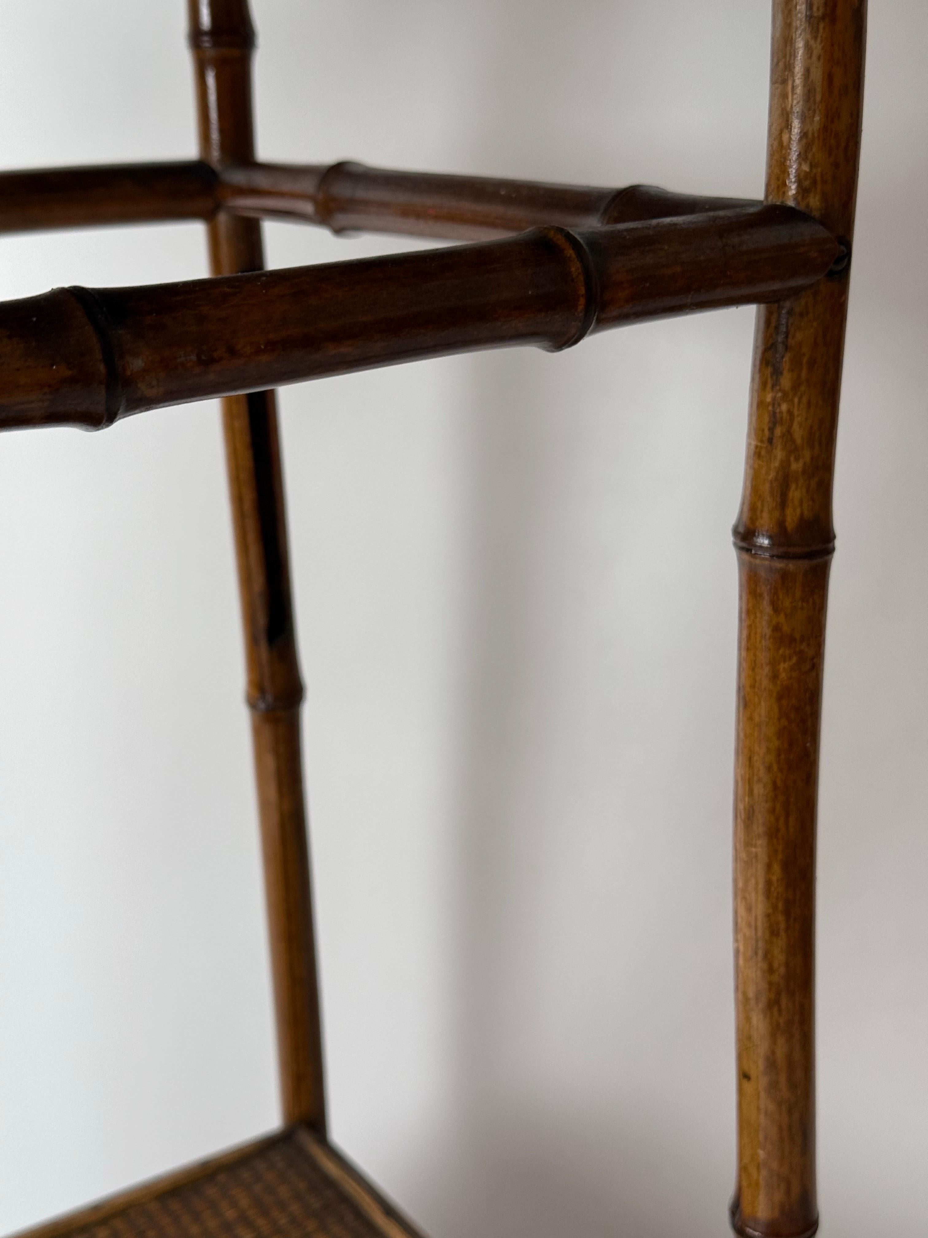 Jugendstil Beistelltisch aus Bambus (Französisch) im Angebot