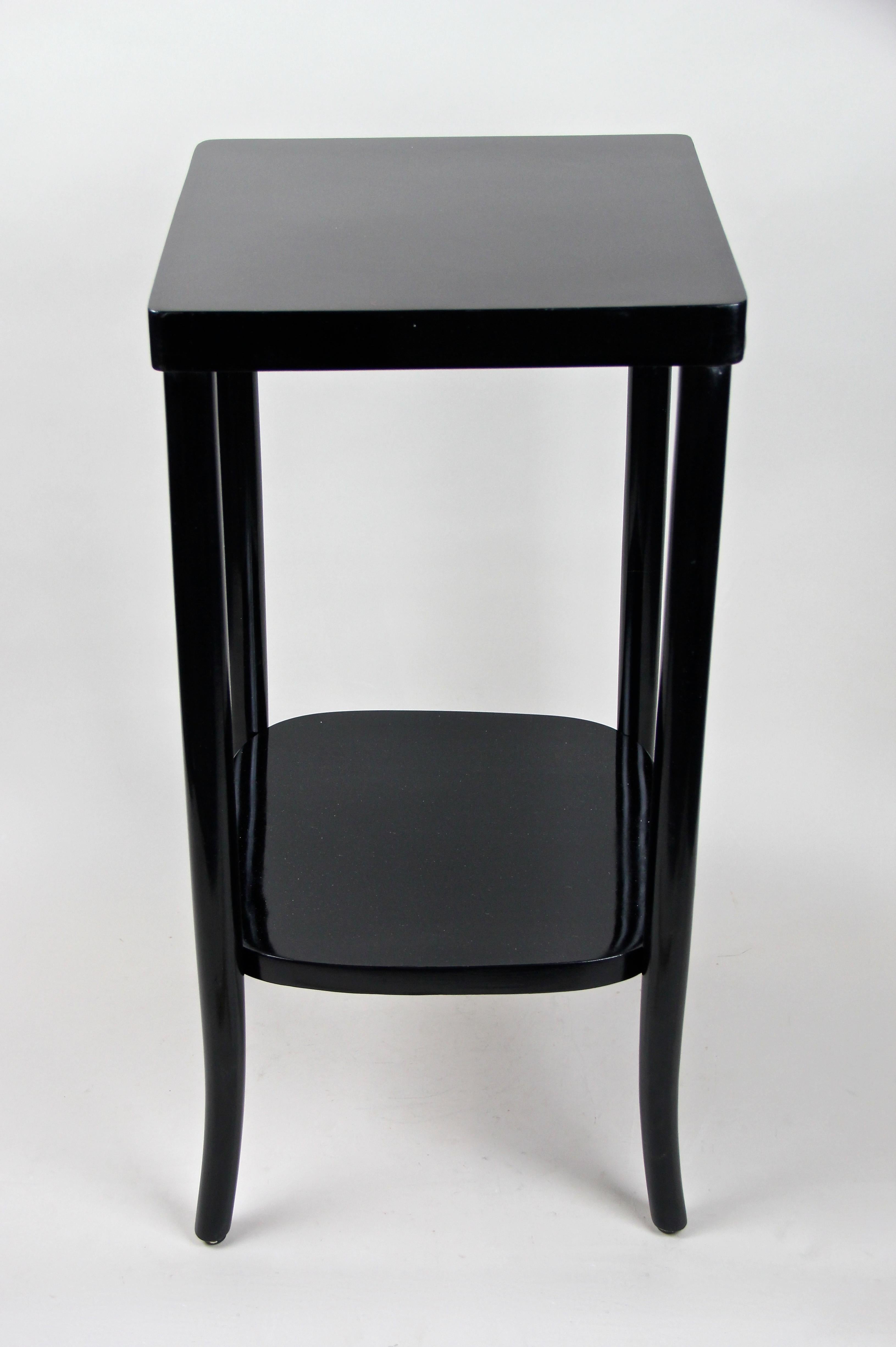 Ebonized Art Nouveau side table or pedestal by the famous company of D.G. Fischel circa 1910. Another great piece of Fischel with timeless design and two levels floating between four columns that are running lightly outwards toward the ground. The
