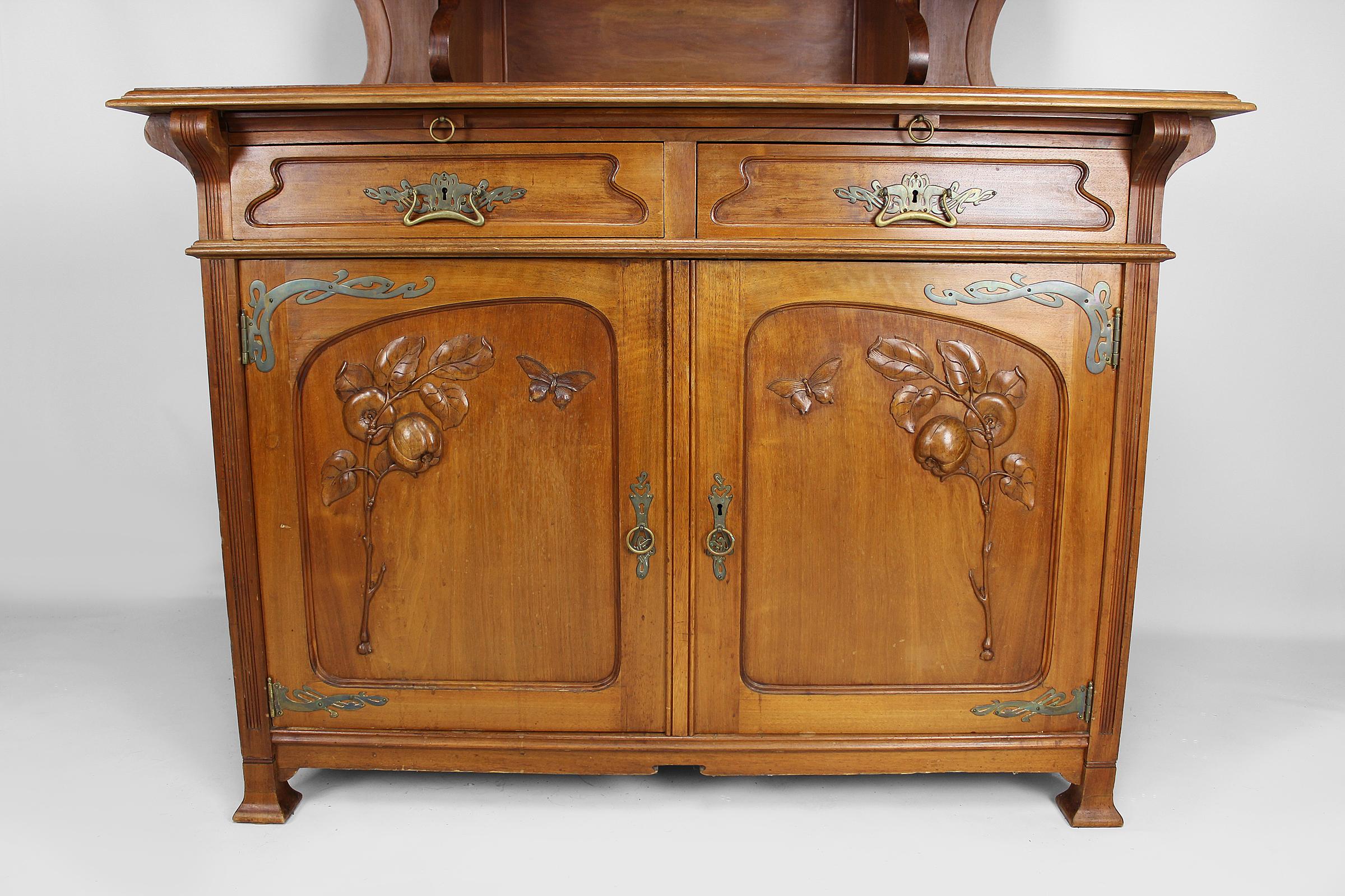 Art Nouveau Sideboard in Carved Mahogany and Stained Glass, France, circa 1900 6