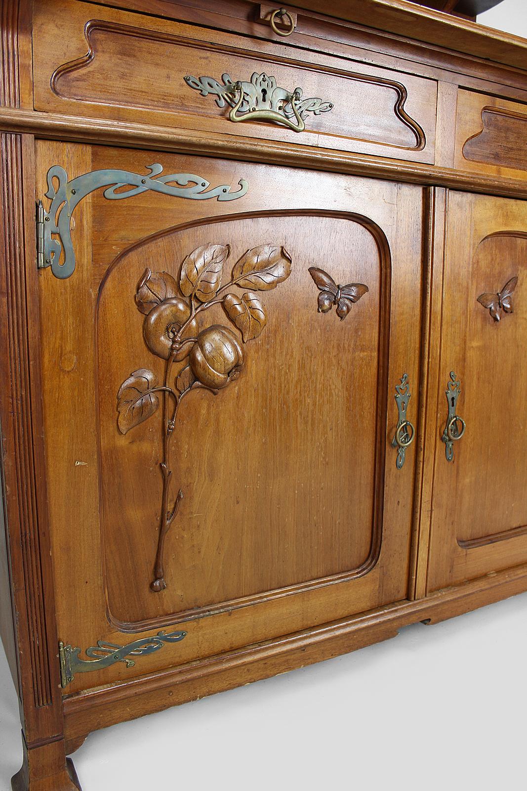 Art Nouveau Sideboard in Carved Mahogany and Stained Glass, France, circa 1900 8