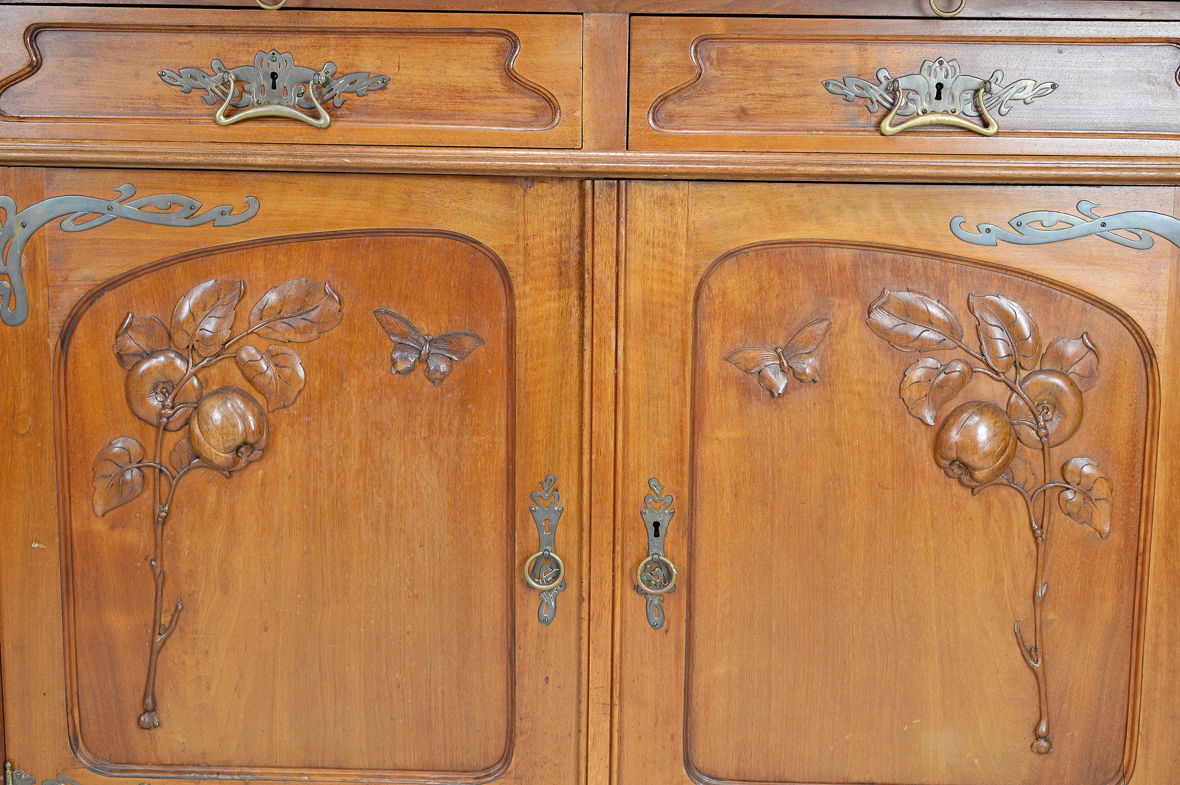 Art Nouveau Sideboard in Carved Mahogany and Stained Glass, France, circa 1900 9