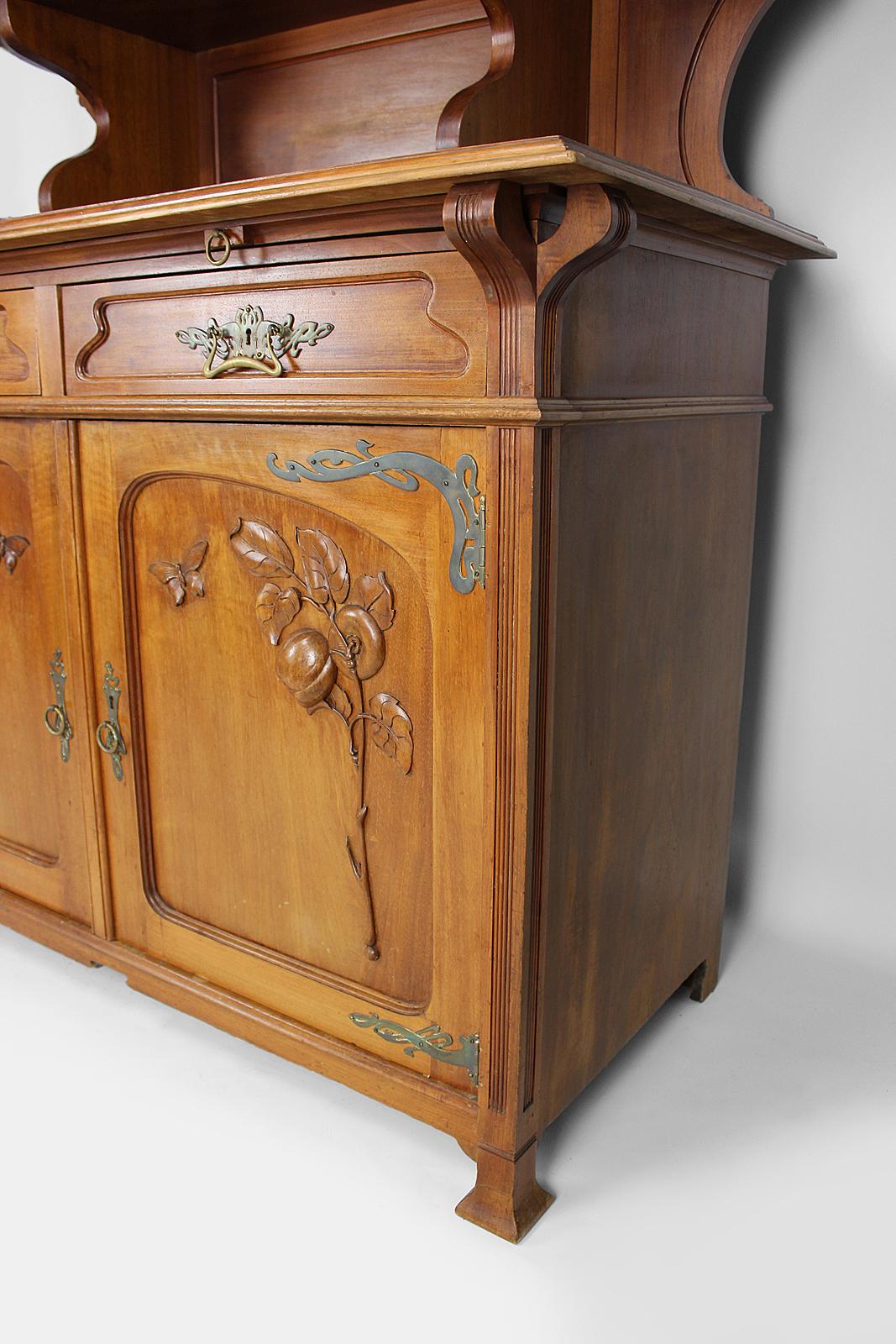 Art Nouveau Sideboard in Carved Mahogany and Stained Glass, France, circa 1900 10