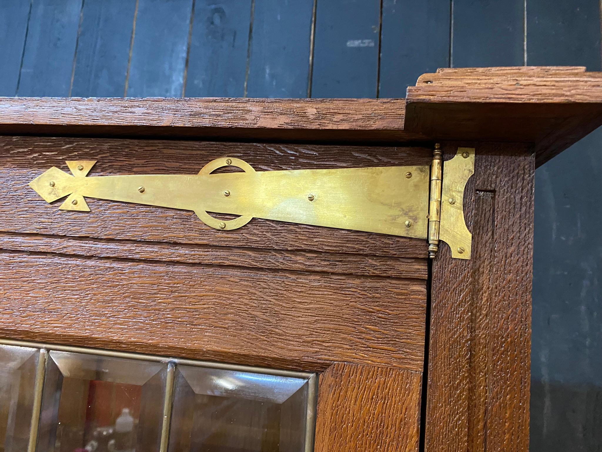 Art Nouveau Sideboard in Oak and Brass, Gustave Serrurier Bovy Style, circa 1900 For Sale 4