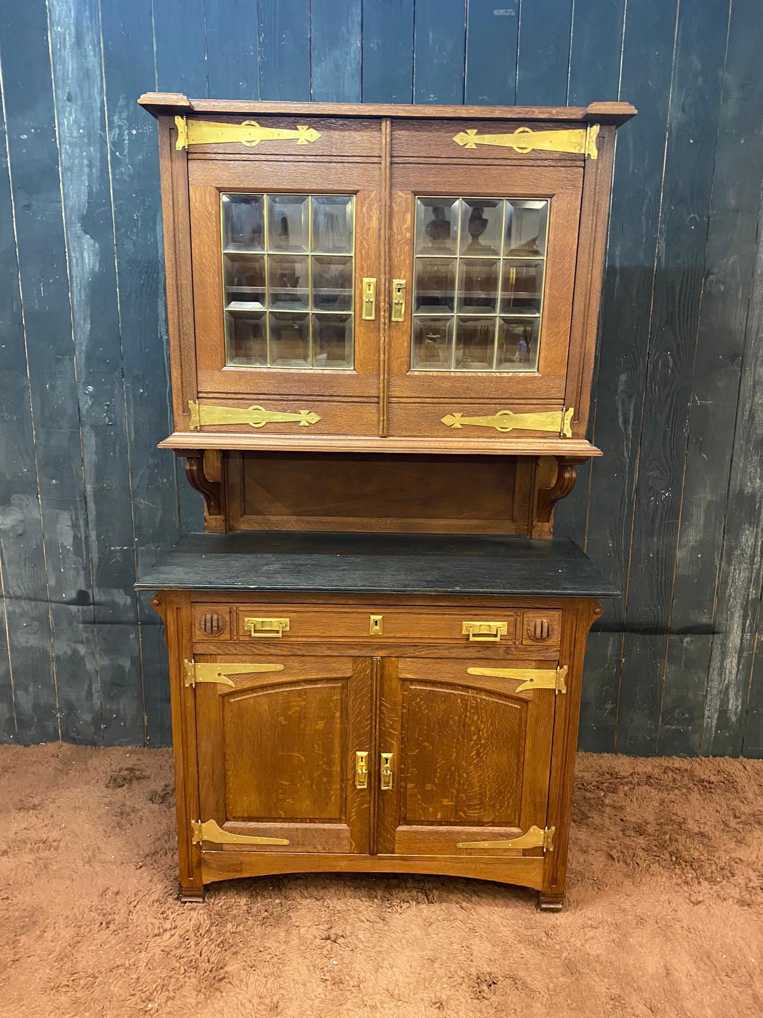 Art Nouveau Sideboard in Oak and Brass, Gustave Serrurier Bovy Style, circa 1900 In Good Condition For Sale In Mouscron, WHT