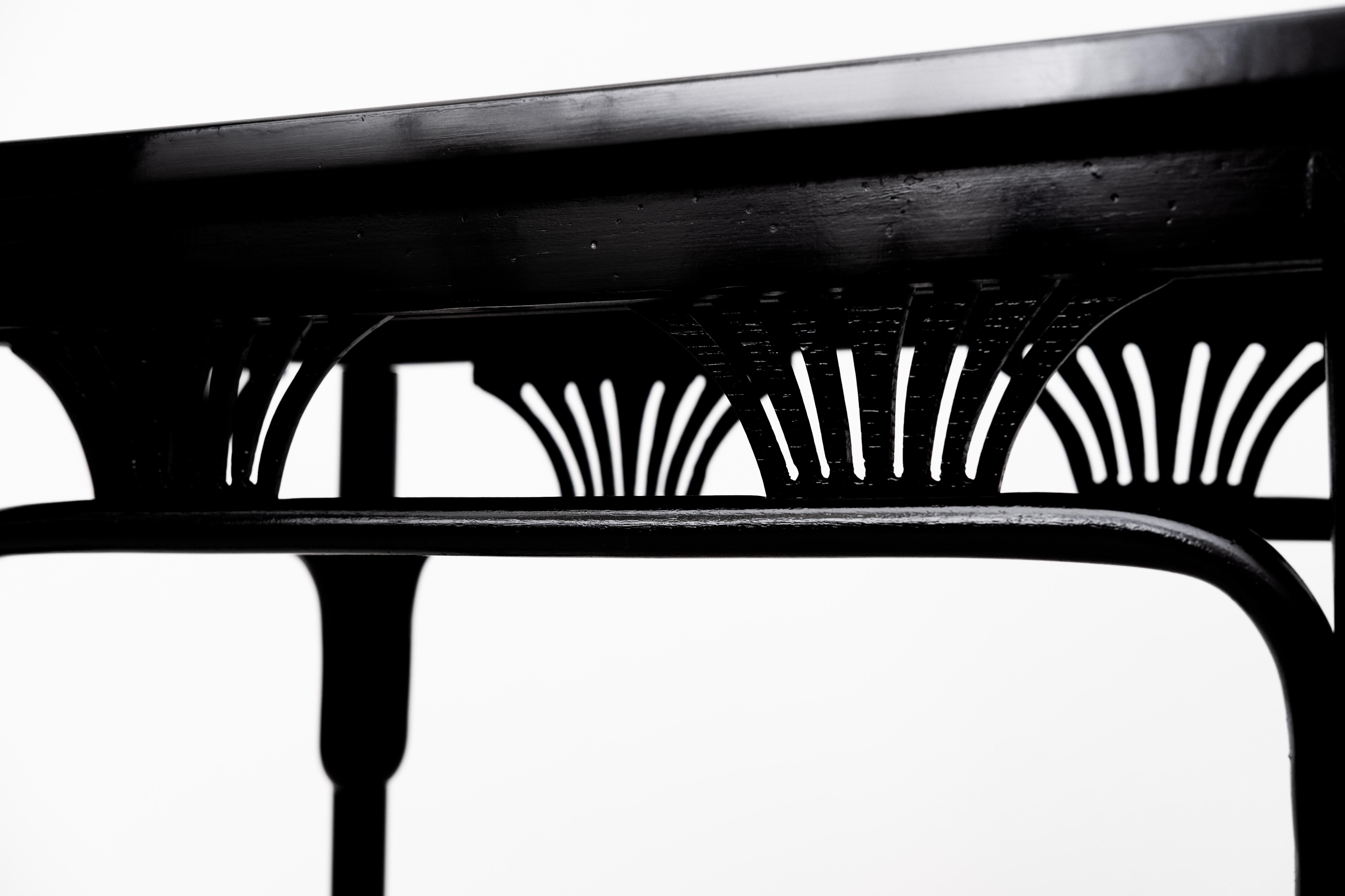 Art Nouveau Sidetable by Thonet Brothers, Model 221 (Vienna, 1905) For Sale 5