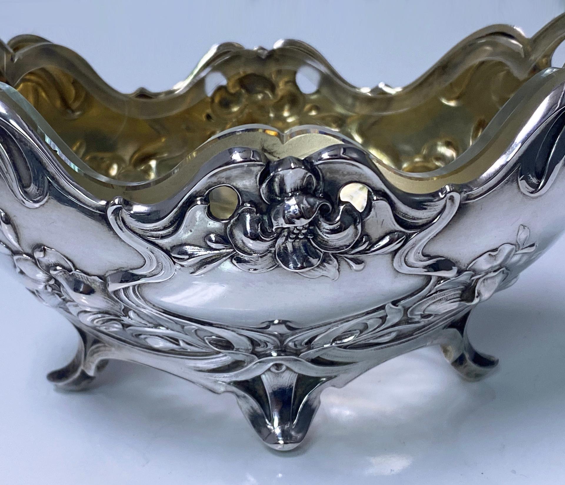 Art Nouveau Silver and glass dish, C.1890 E. Schurmann & Co. Frankfurt, Germany. In Good Condition In Toronto, Ontario