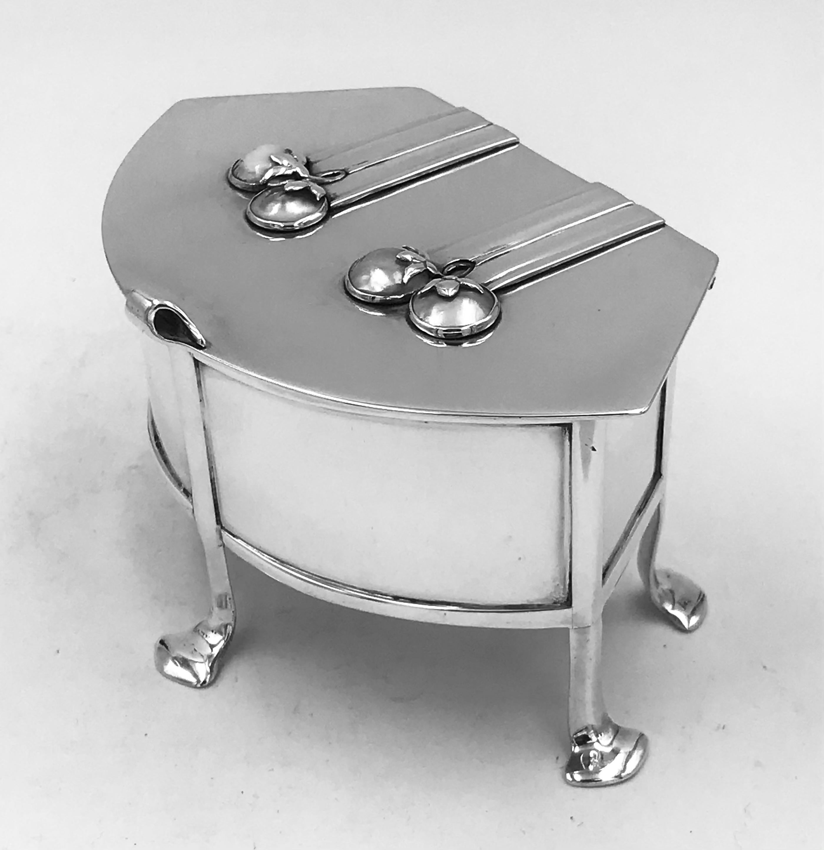 Art Nouveau Silver Box In Good Condition In London, GB