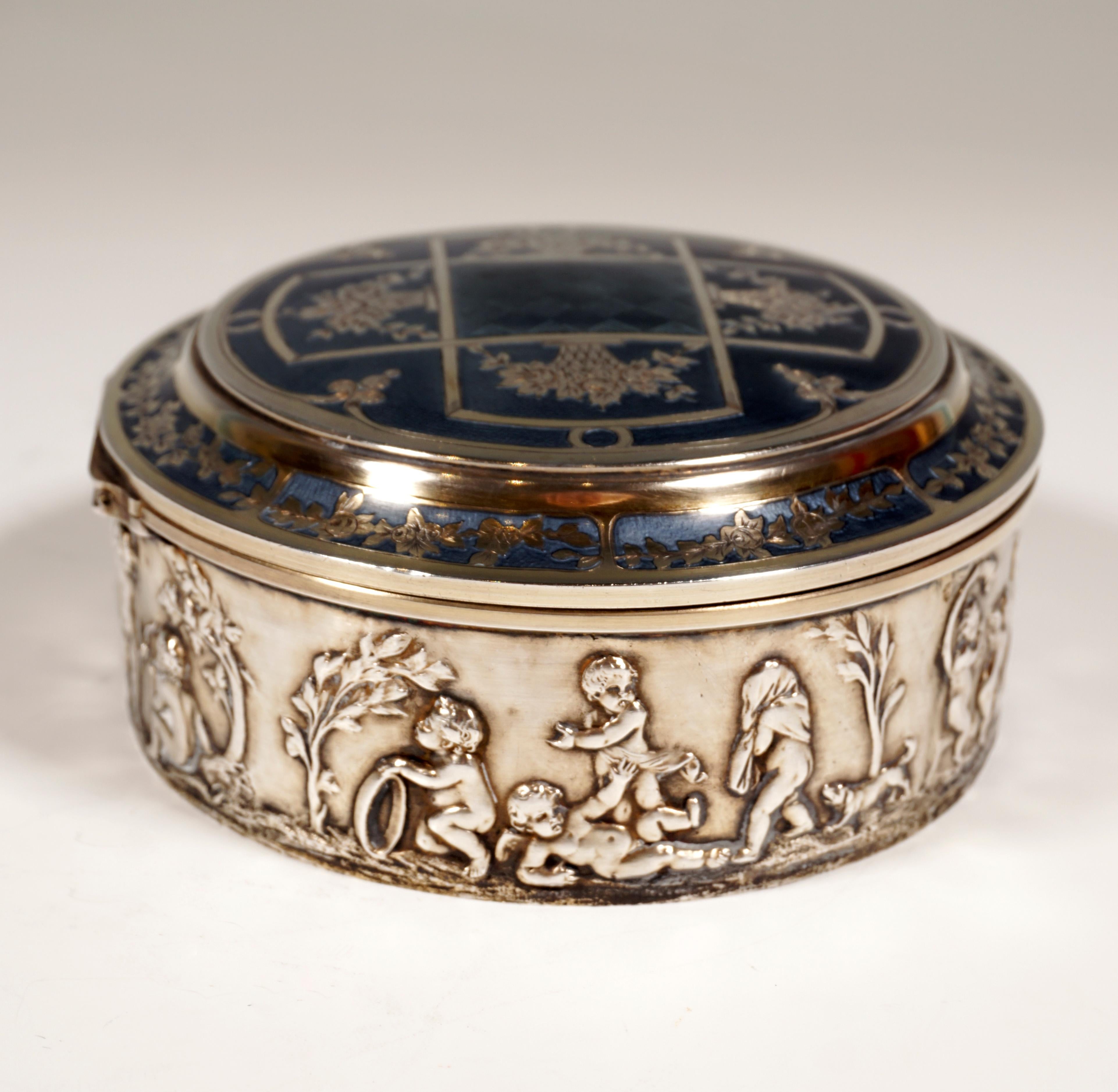 Art Nouveau Silver Box with Relief and Enamel Inlays, Janvier Quercia Paris In Good Condition In Vienna, AT