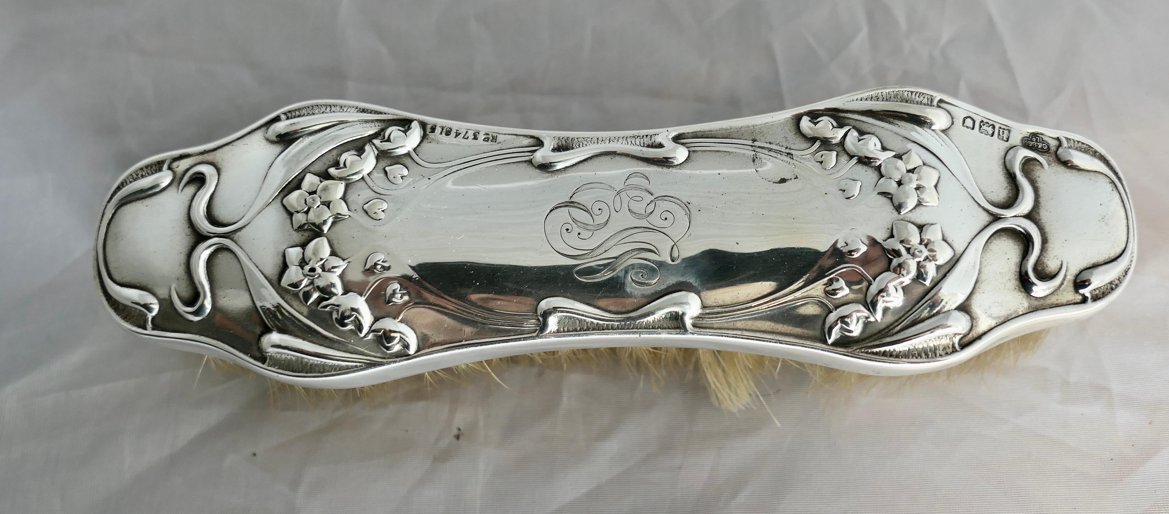 Art Nouveau Silver Clothes Brush by G. S &C0


A very lovely and Stylish Art Nouveau design to the back of the brush which has natural bristles.

The brush id in very attractive condition it is 7” long and 2” x 2”
SW31