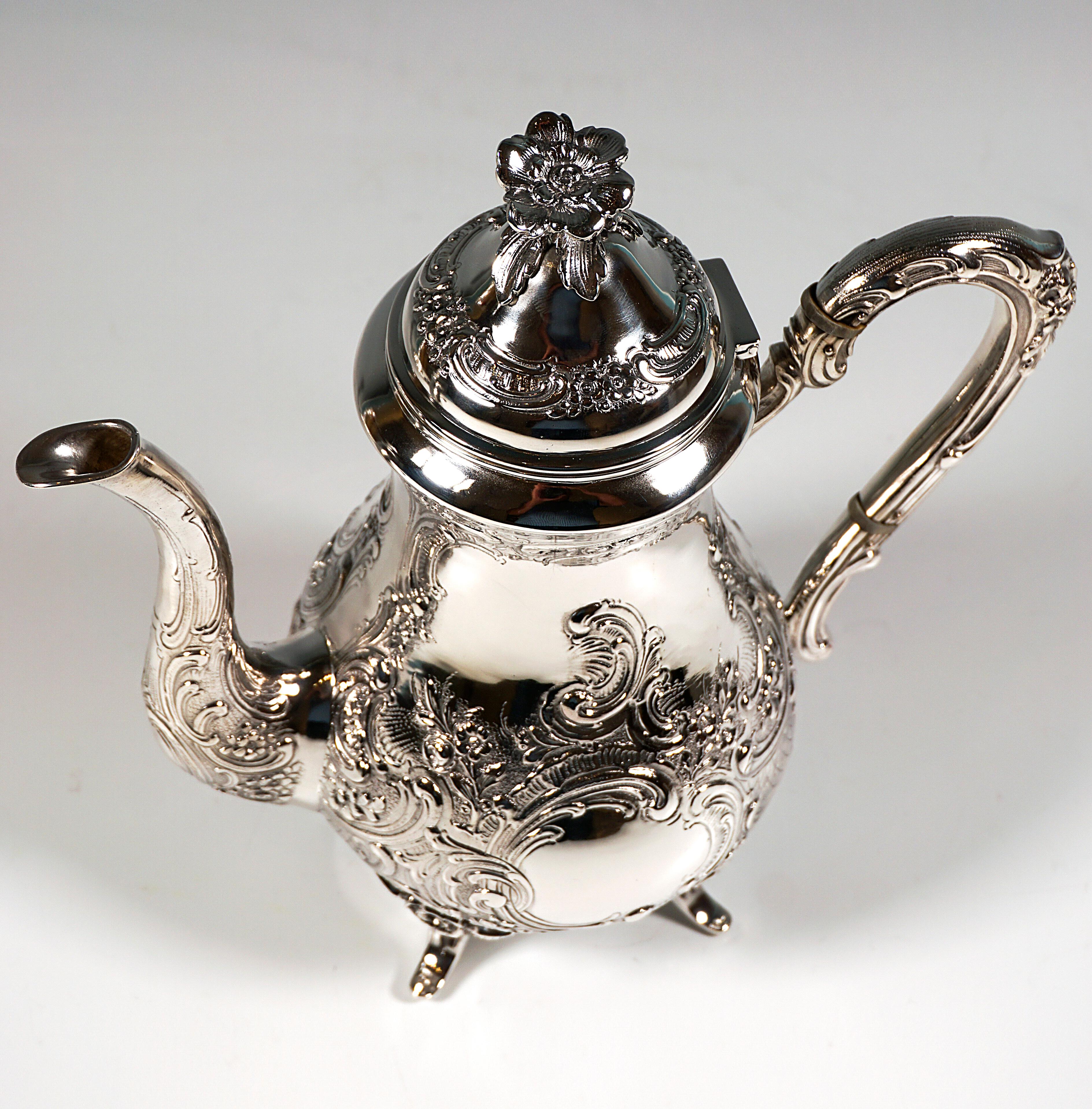 Cafetera de plata Art Nouveau con decoración Rocaille, Alemania, hacia 1915 principios del siglo XX en venta