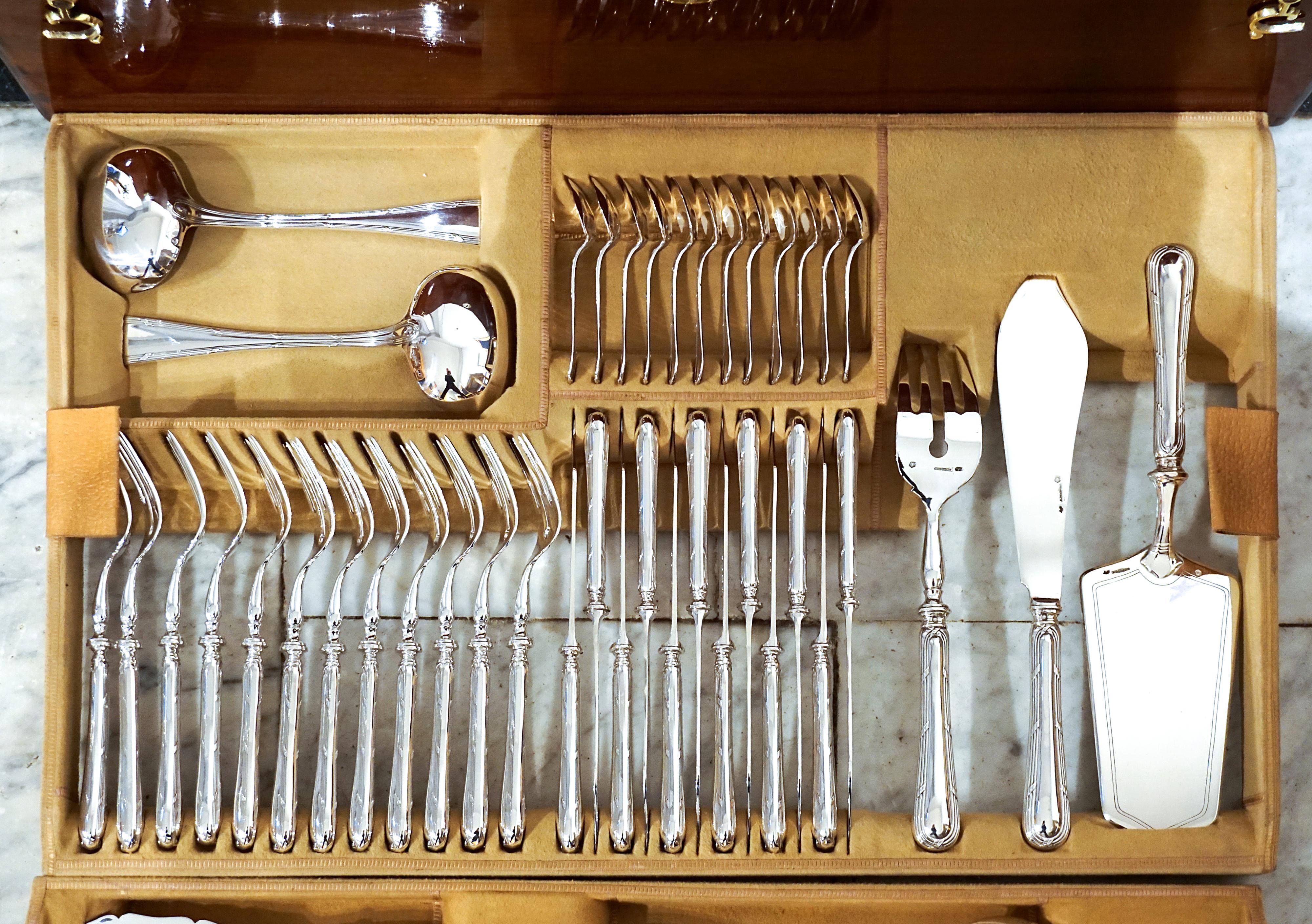 Austriaco Set di posate d'argento in stile liberty per 12 persone di A.I.I. Dub per A. Einspinner, 1915 in vendita