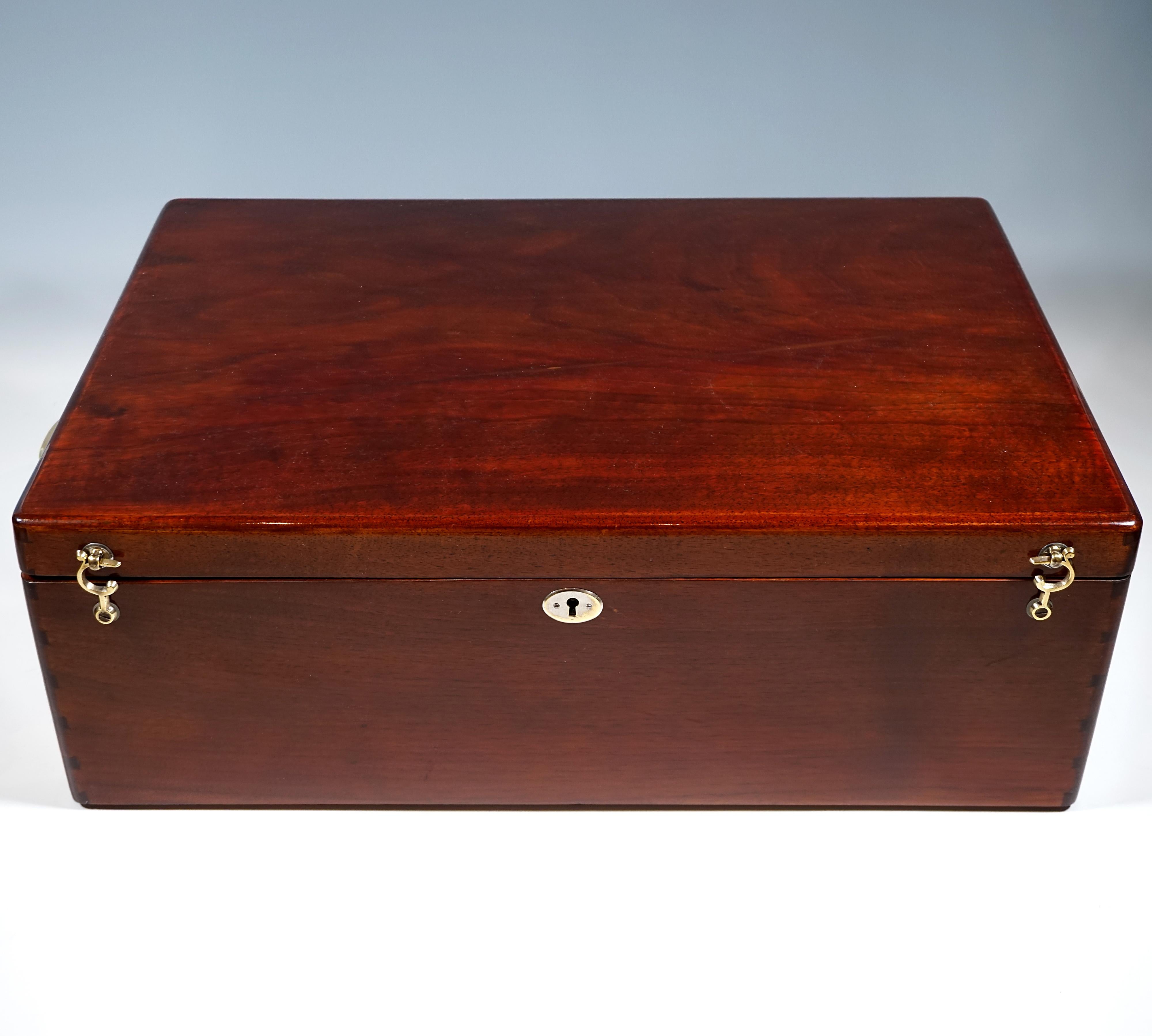 Inizio XX secolo Set di posate d'argento in stile liberty per 12 persone di A.I.I. Dub per A. Einspinner, 1915 in vendita