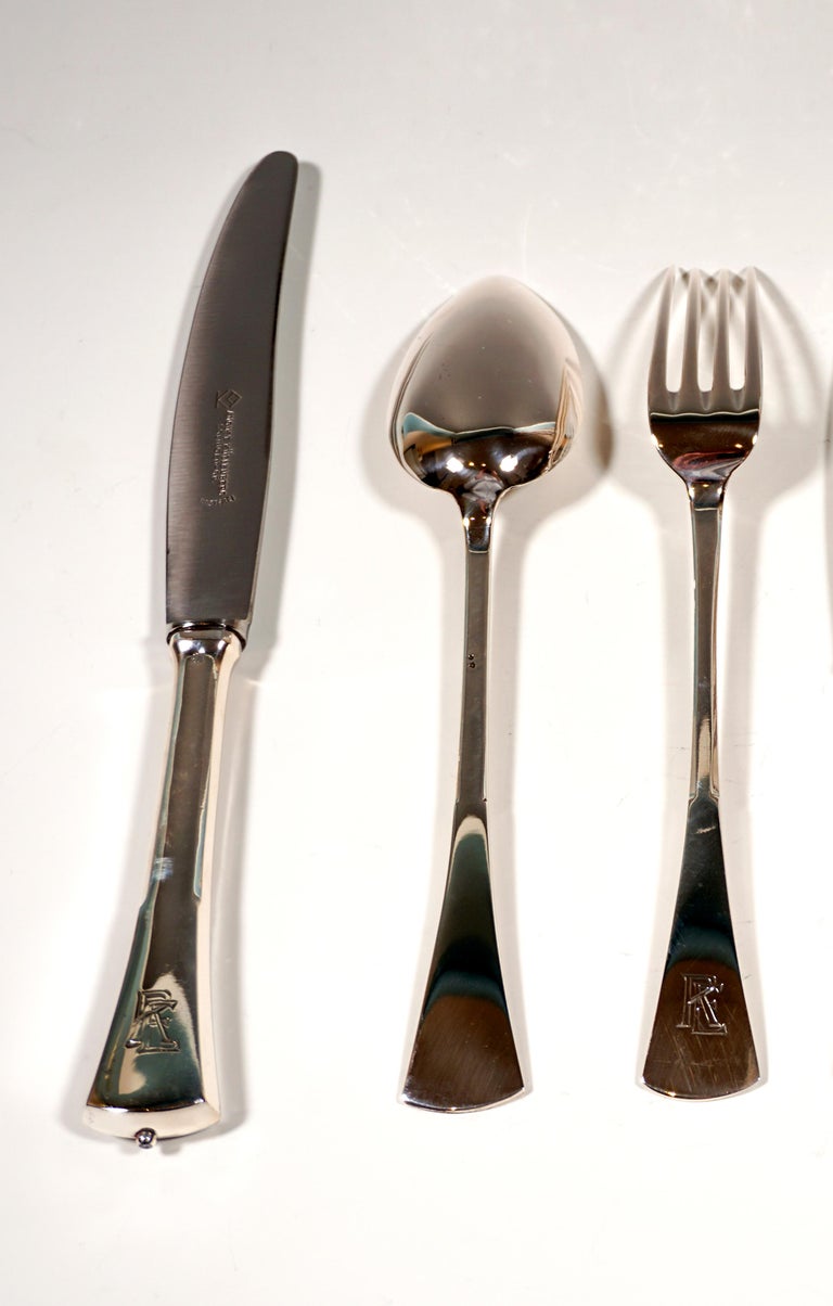 Art Nouveau Silver Cutlery Set For 12 People In Showcase, Austria-Hungary, 1920 For Sale 4