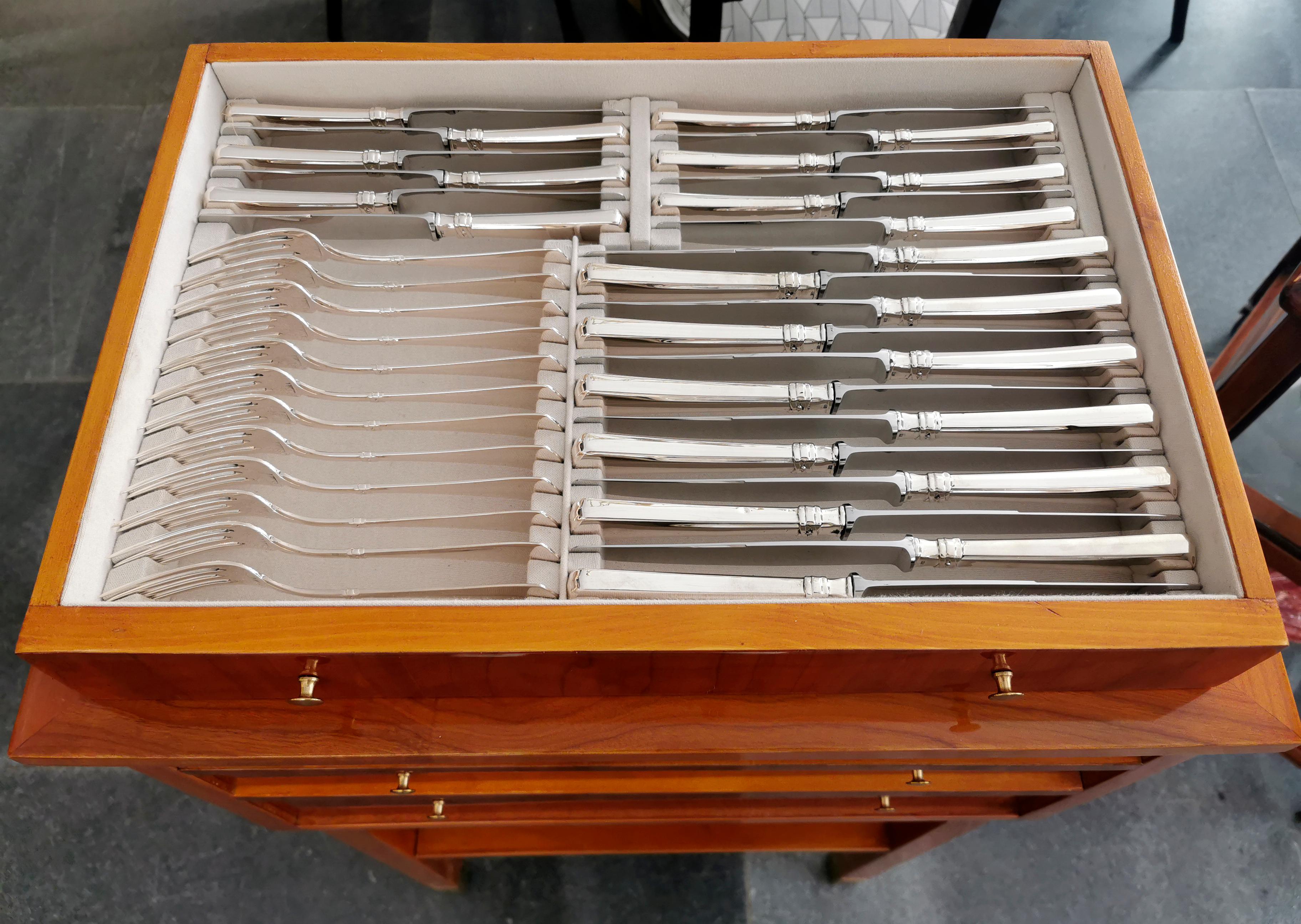 Art Nouveau Silver Cutlery Set for 12 People in Showcase VSF Duesseldorf Germany In Good Condition In Vienna, AT