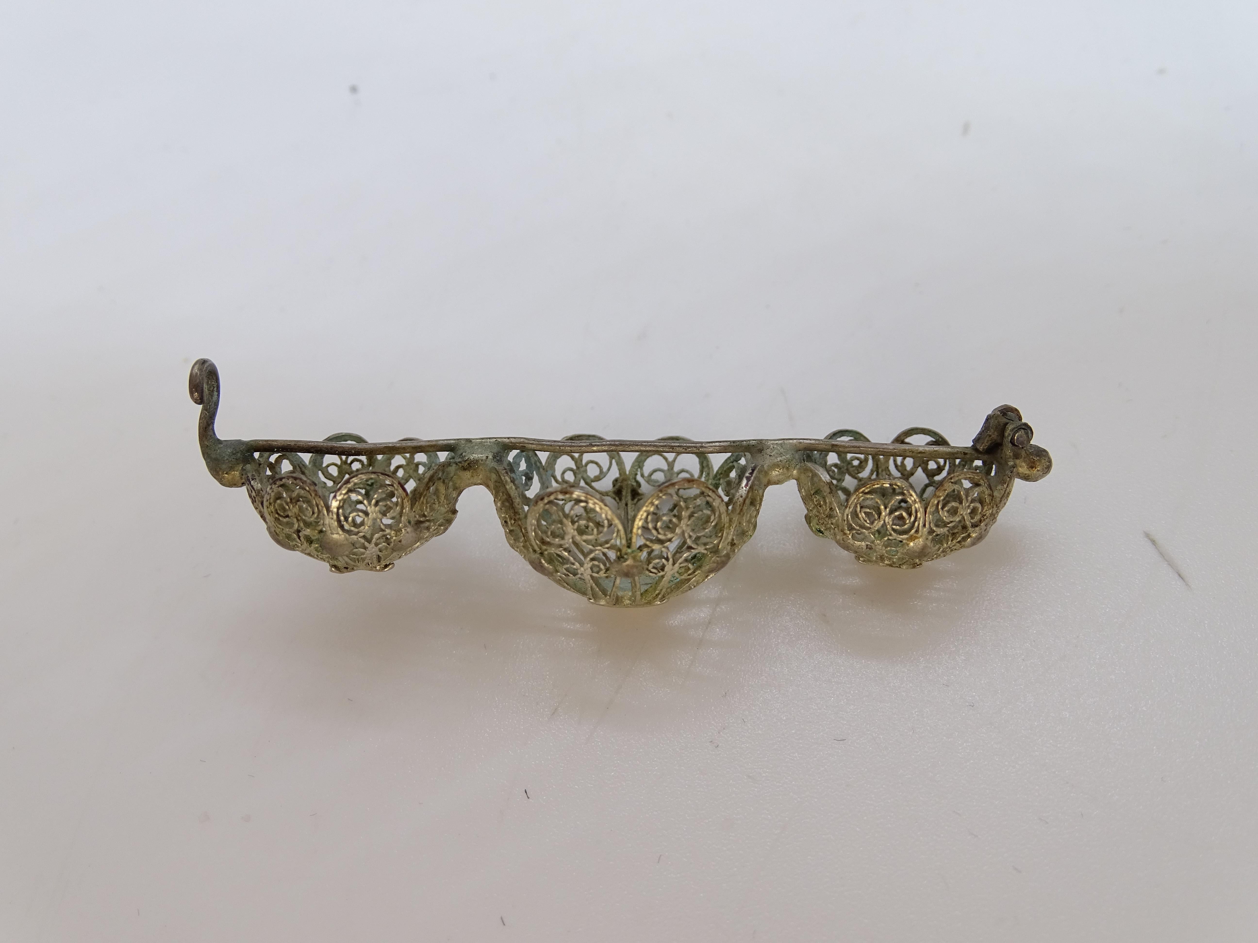 Jugendstil Silber filigrane Brosche drei dekorative kugelförmige Elemente Spanisch im Angebot 7