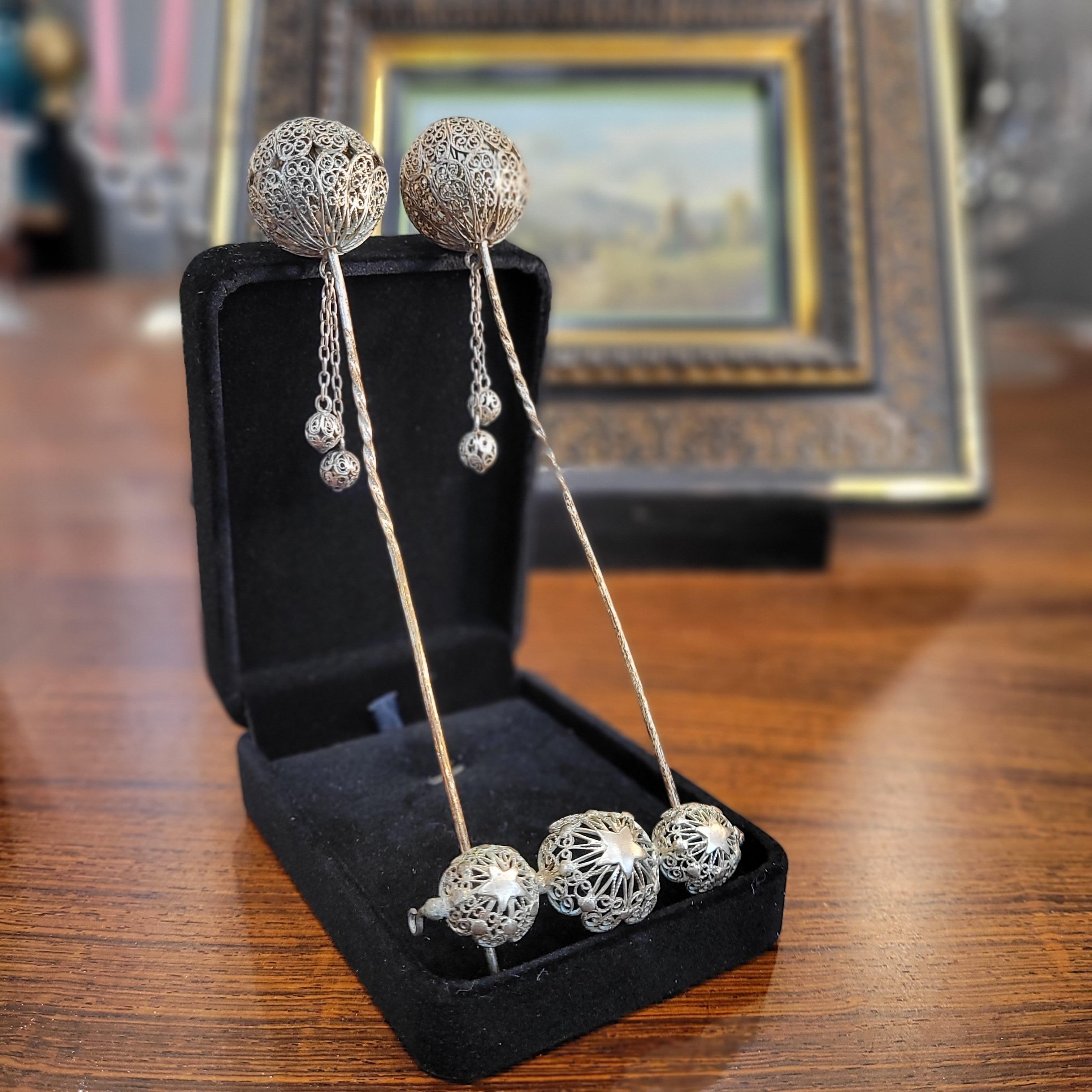 Jugendstil Silber filigrane Brosche drei dekorative kugelförmige Elemente Spanisch im Angebot 15