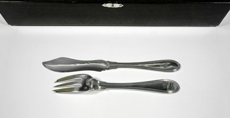 Hand-Crafted Art Nouveau Silver Fish Cutlery Set 12 Pers. in Showcase, by V.C. Dub, Vienna For Sale