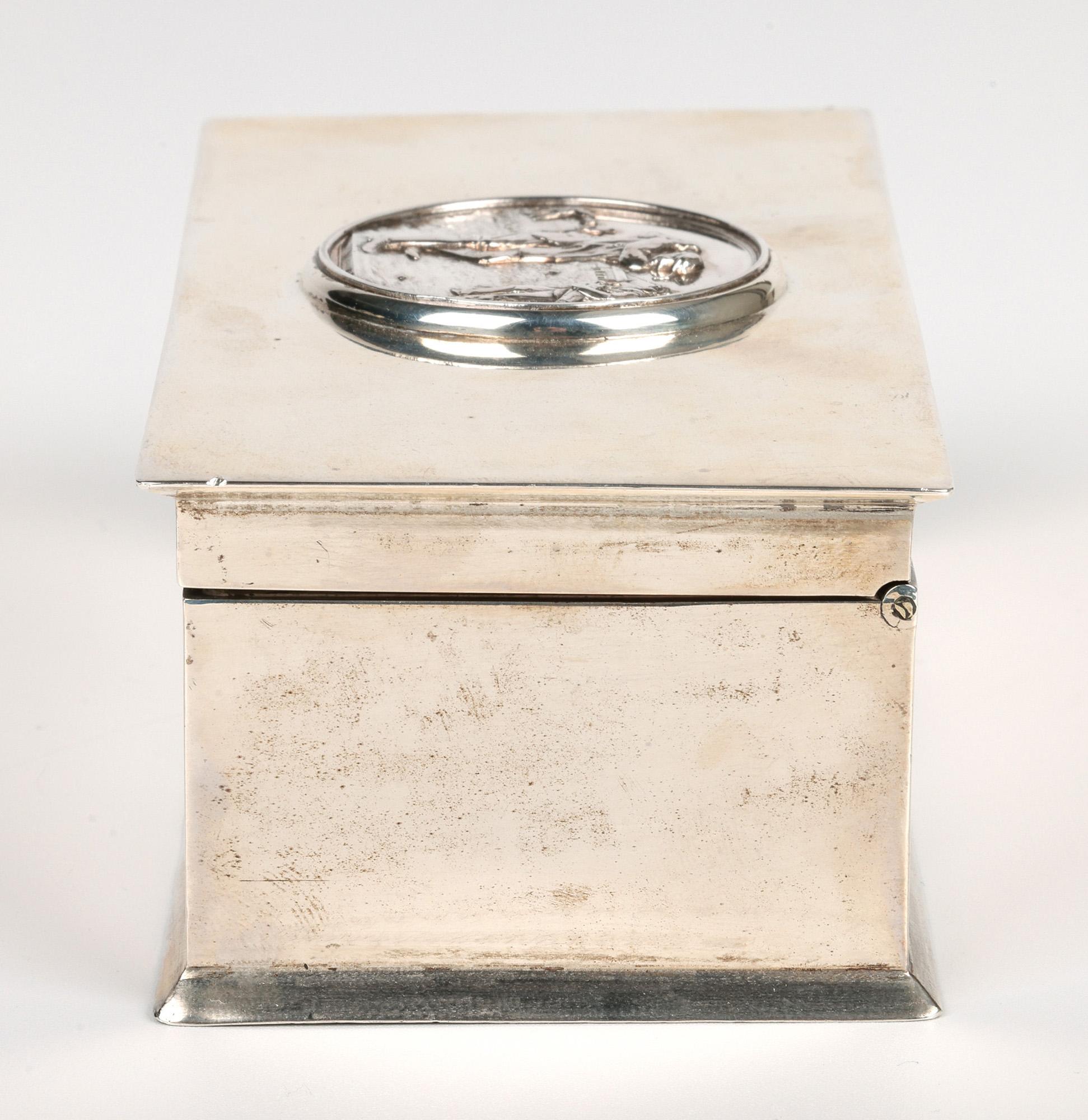 Boîte de présentation de golf en argent Art Nouveau montée avec une médaille en vente 12