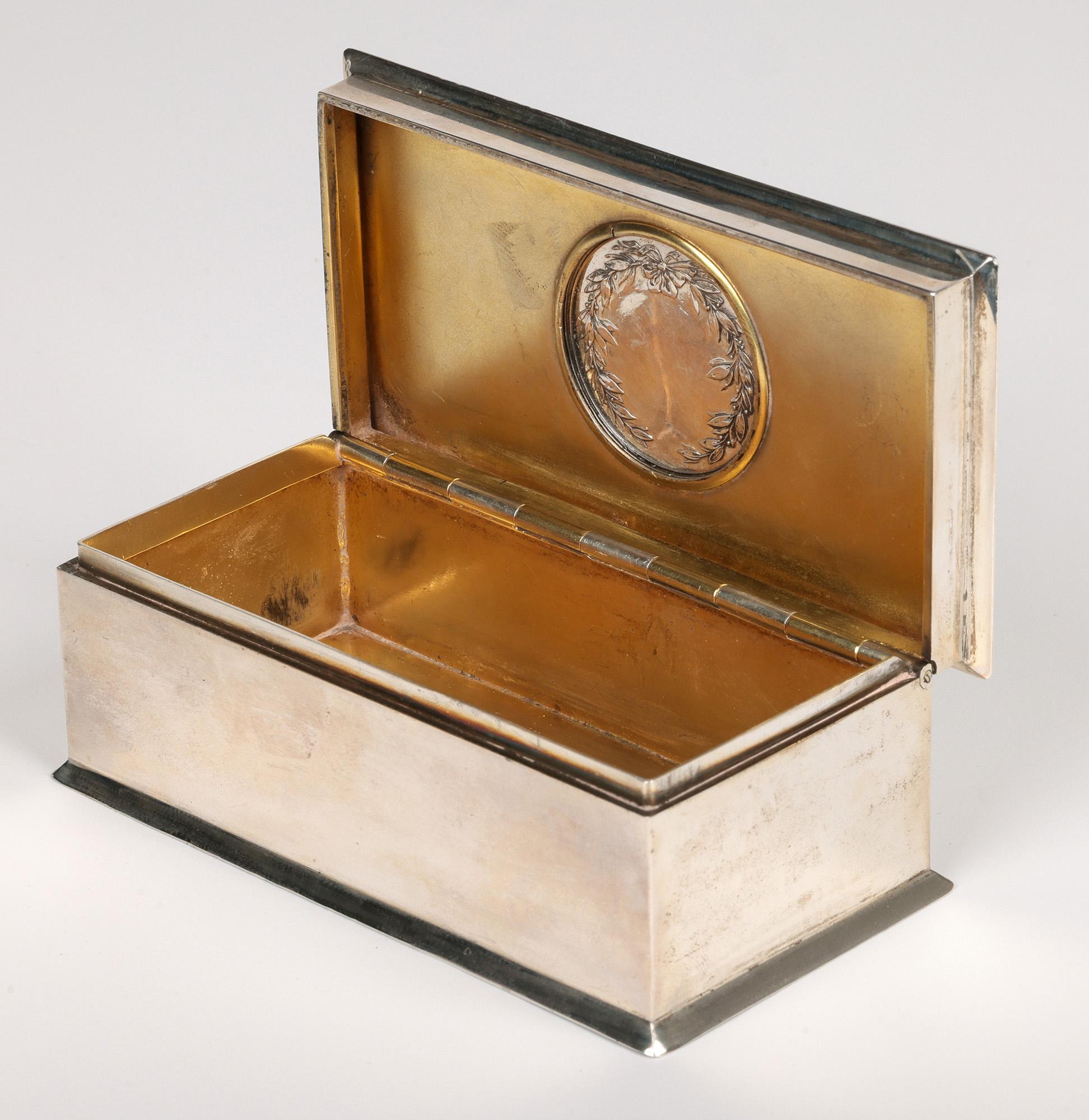 Fin du XIXe siècle Boîte de présentation de golf en argent Art Nouveau montée avec une médaille en vente