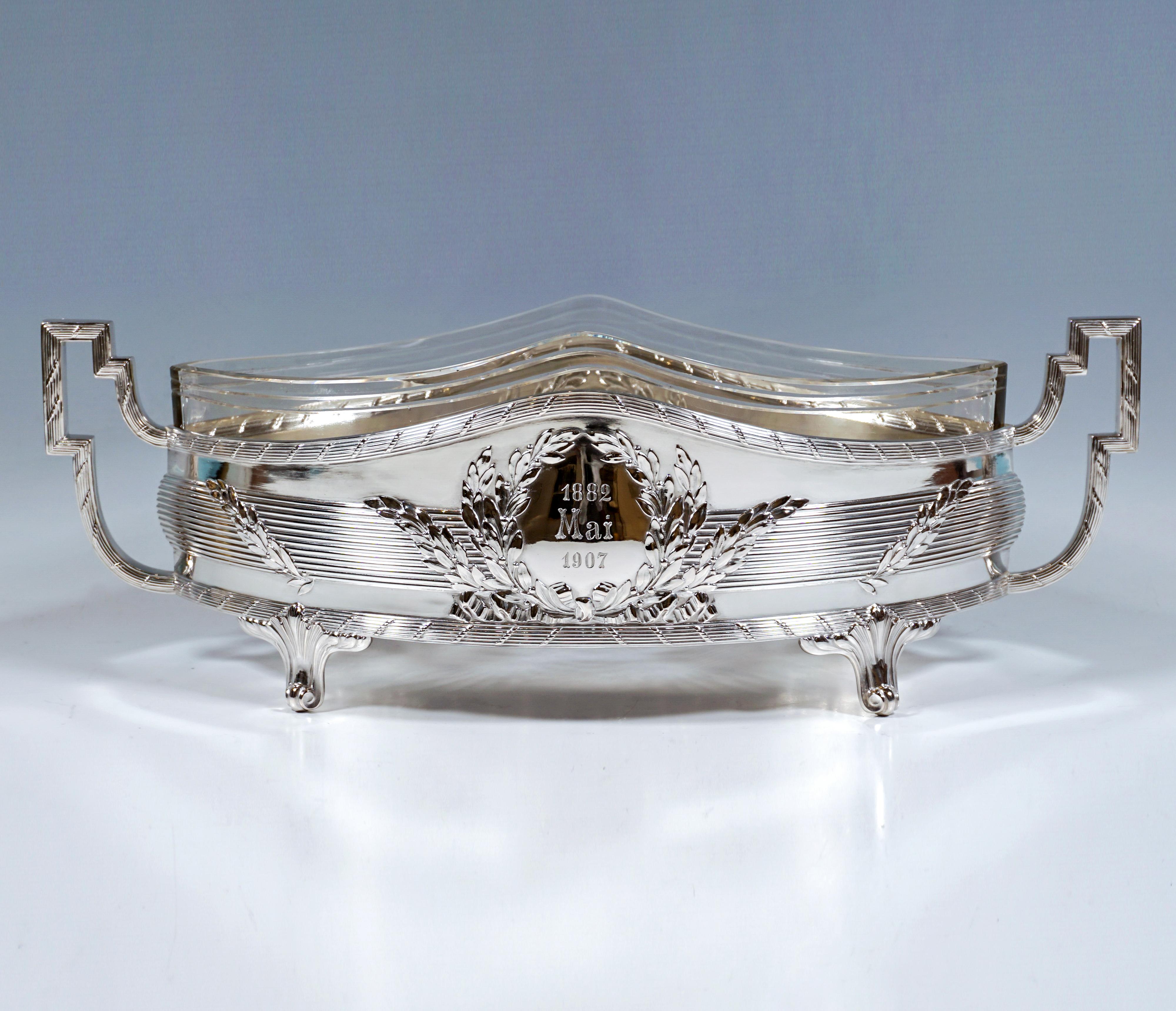 Jardinera de plata Art Nouveau en forma de navette, Hermann Schrader Alemania, ca 1907 Facetado en venta