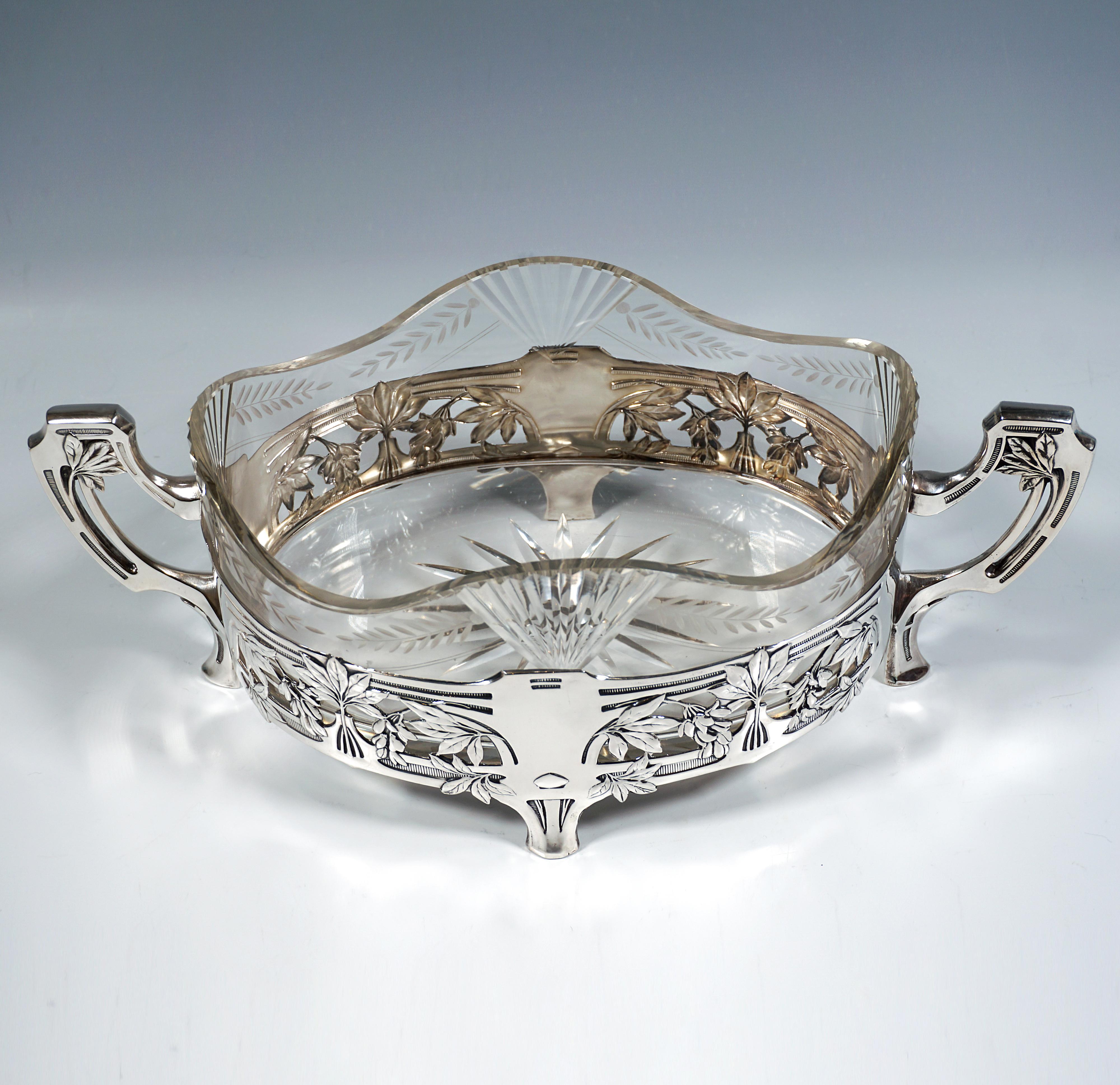 Jardinera Art Nouveau de plata con inserto de cristal original, Alemania, circa 1900 Hecho a mano en venta