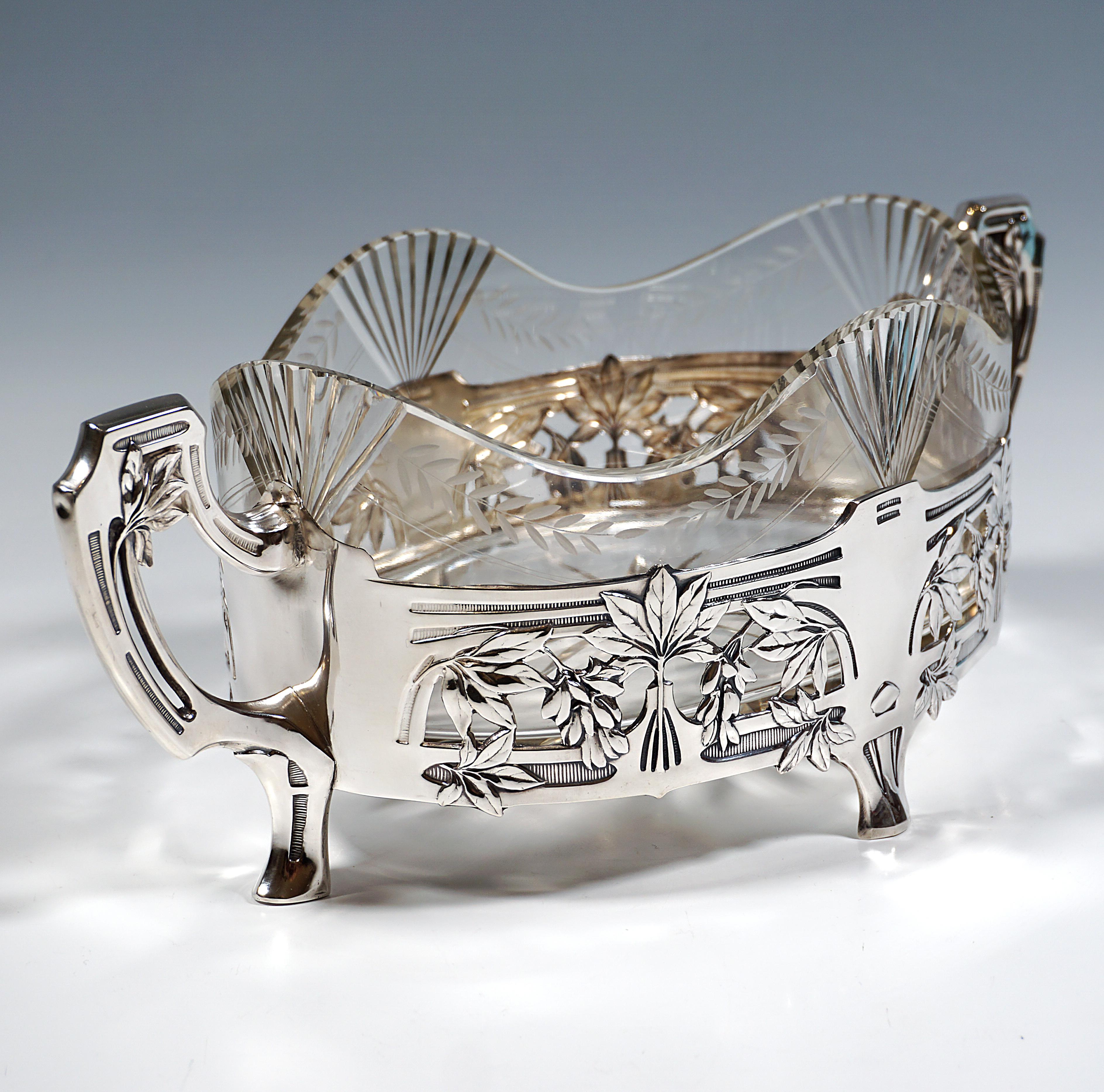 Jardinera Art Nouveau de plata con inserto de cristal original, Alemania, circa 1900 en Bueno estado para la venta en Vienna, AT