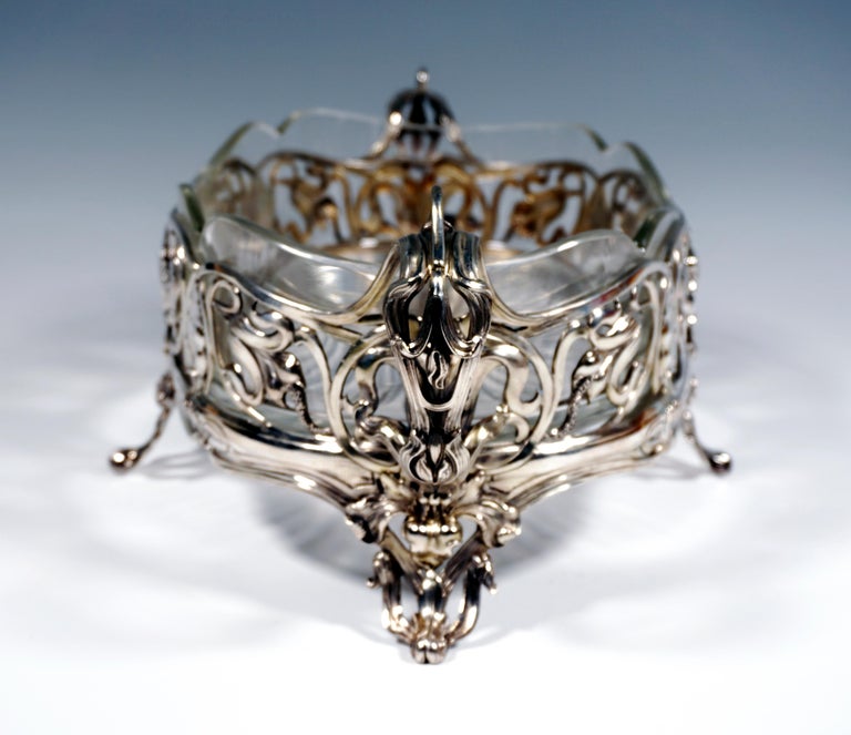 Art Nouveau Silver Jardiniere with Original Glass Liner Viennese Master, ca 1900 In Good Condition For Sale In Vienna, AT