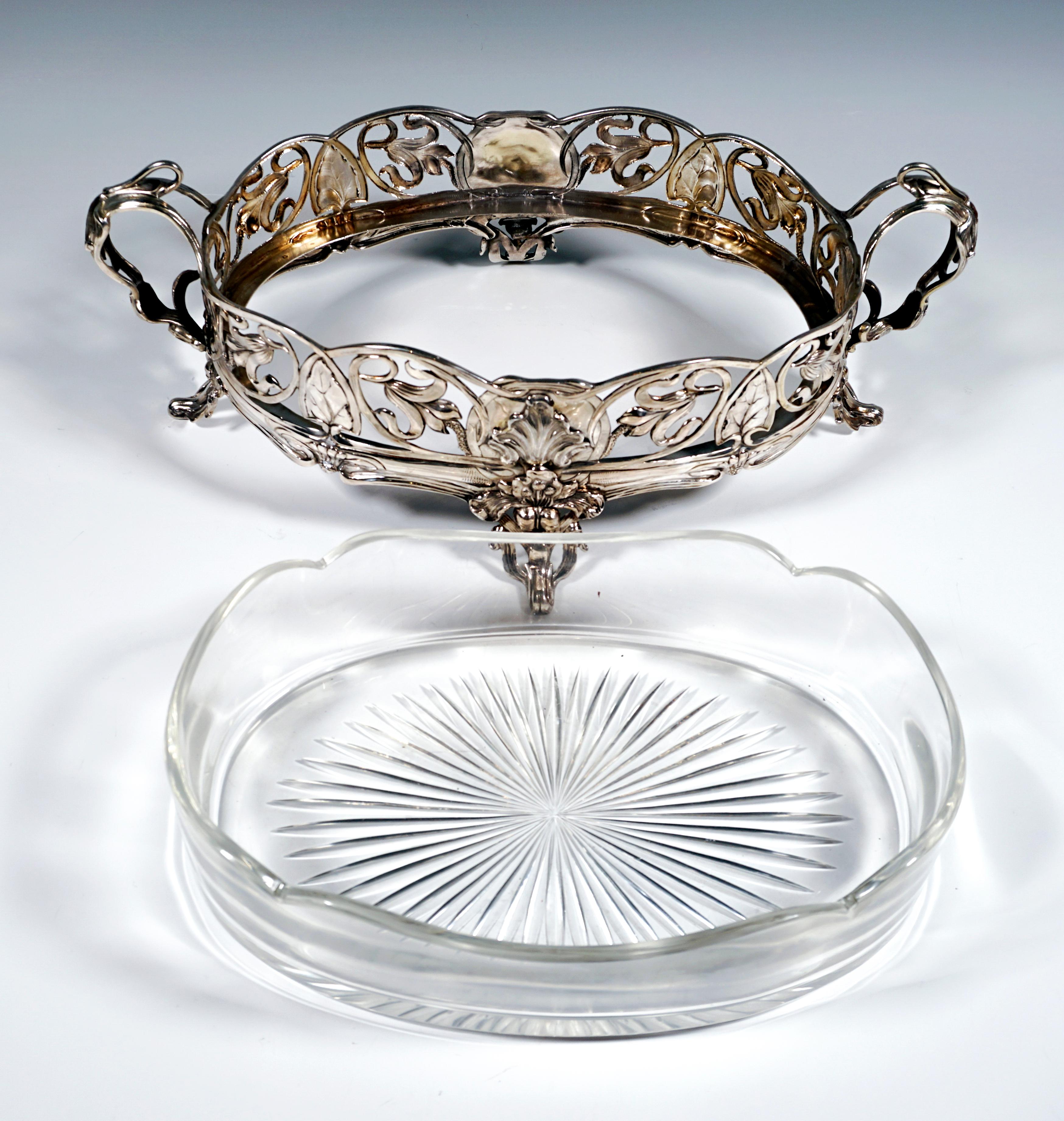 Art Nouveau Silver Jardiniere with Original Glass Liner Viennese Master, ca 1900 For Sale 1